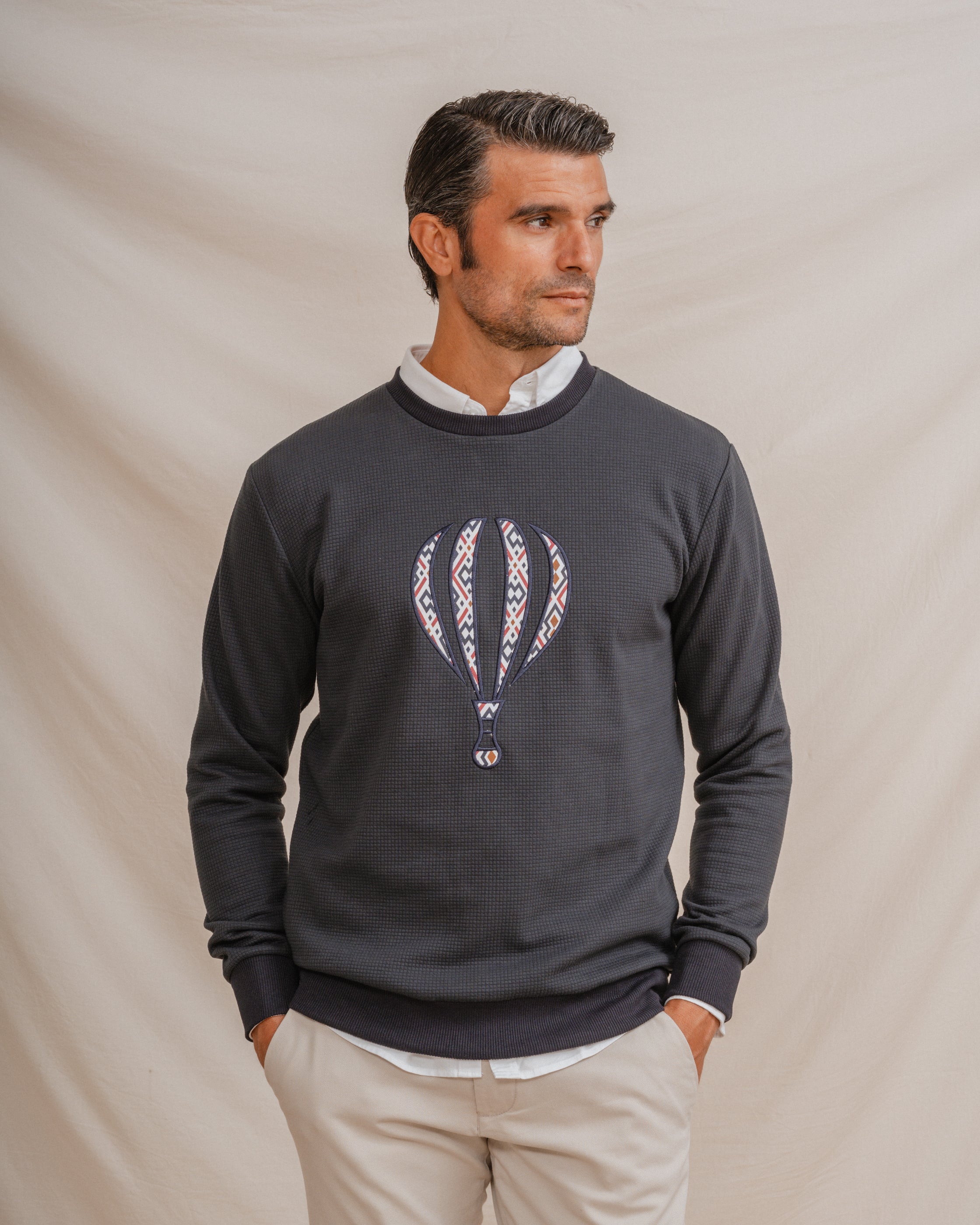 SUDADERA ESTRUCTURA BORDADO