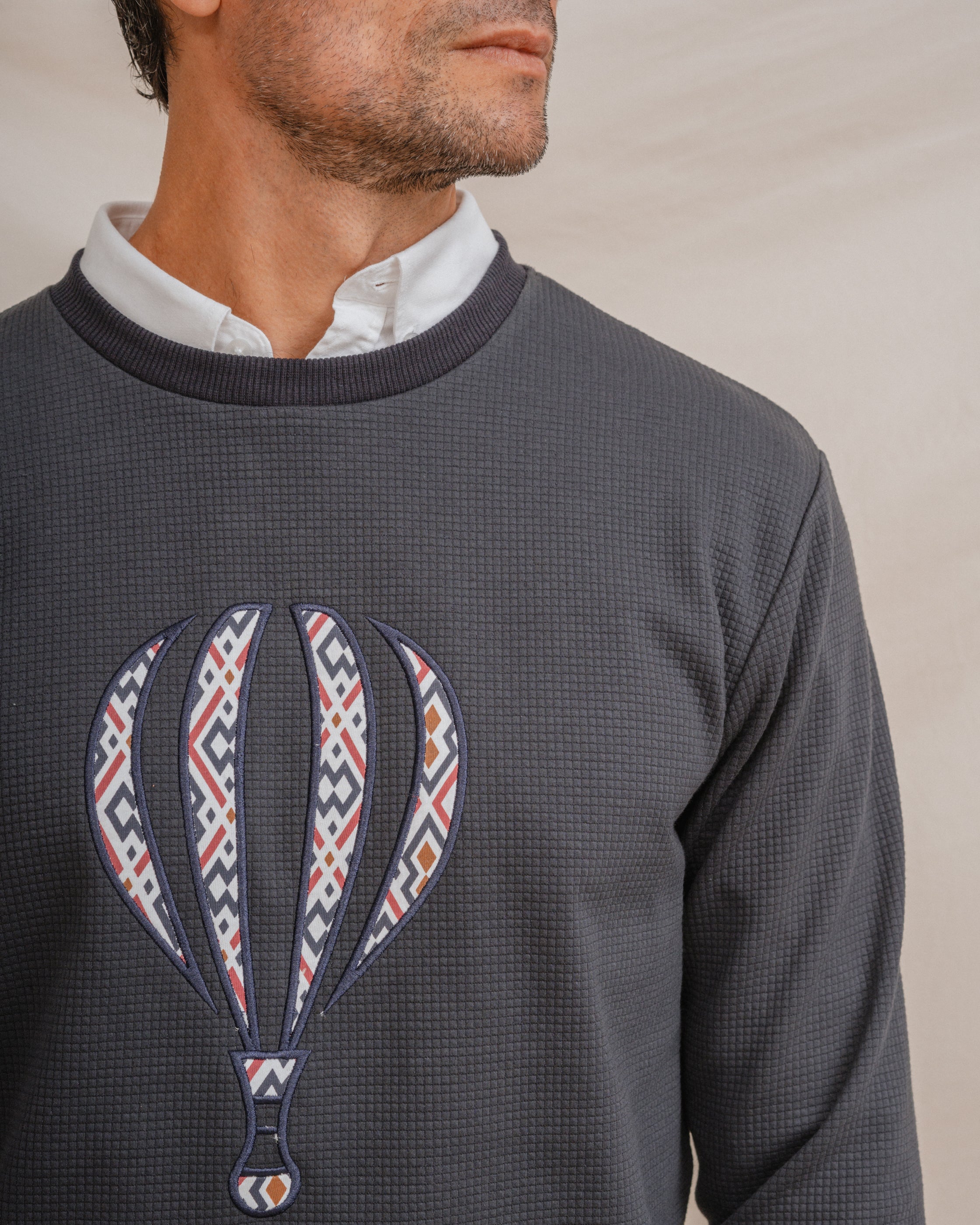 SUDADERA ESTRUCTURA BORDADO