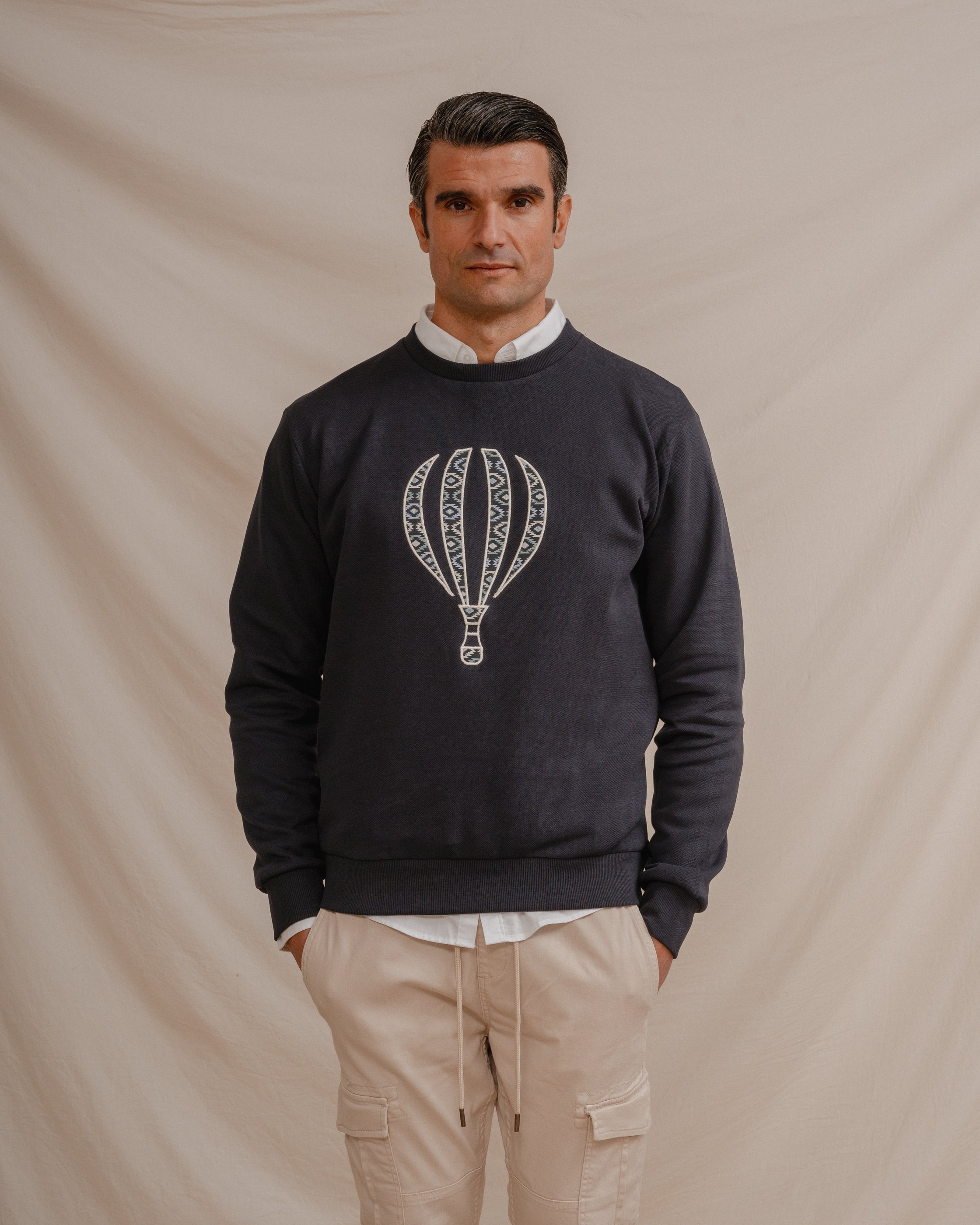 SUDADERA ESTRUCTURA BORDADO