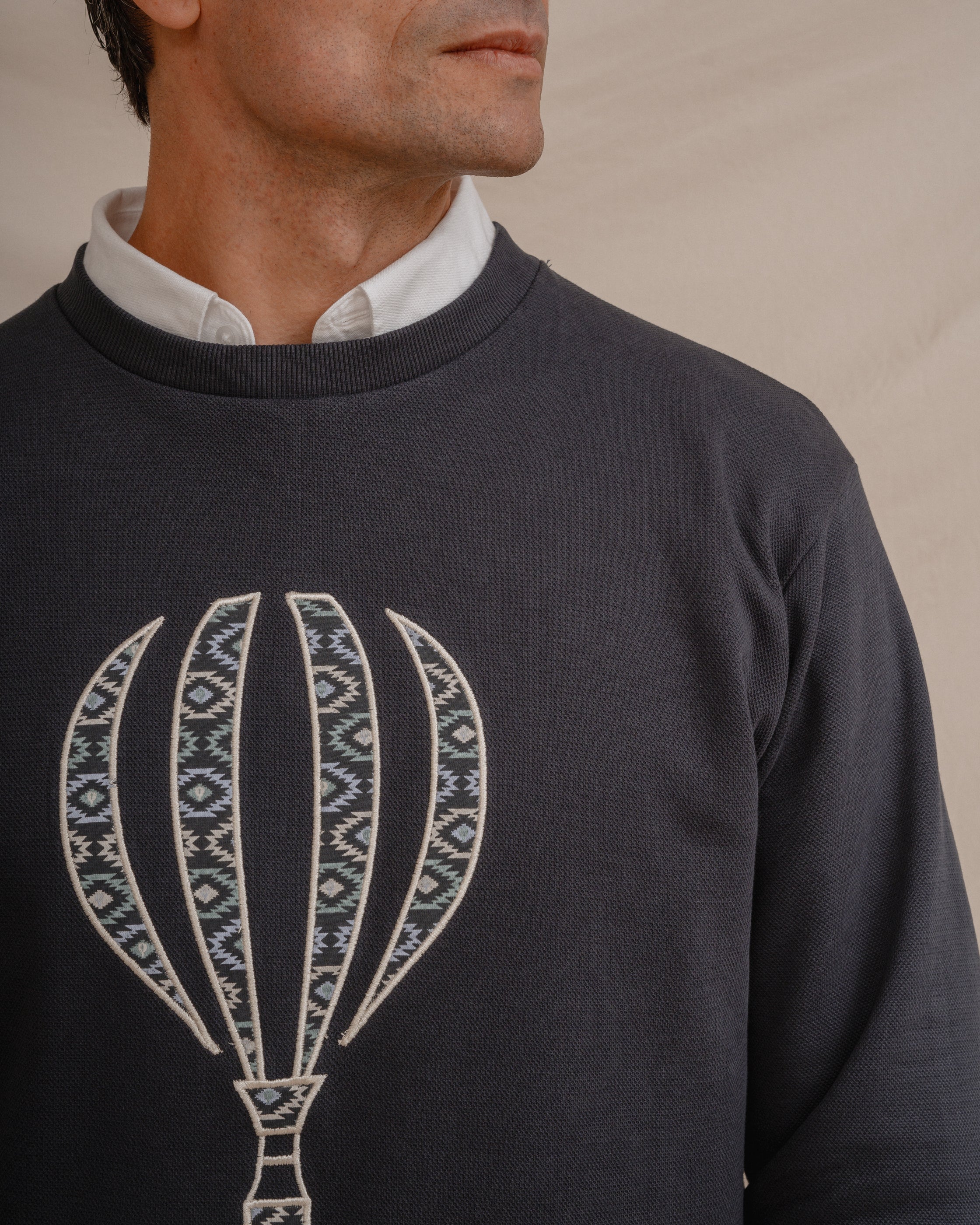 SUDADERA ESTRUCTURA BORDADO