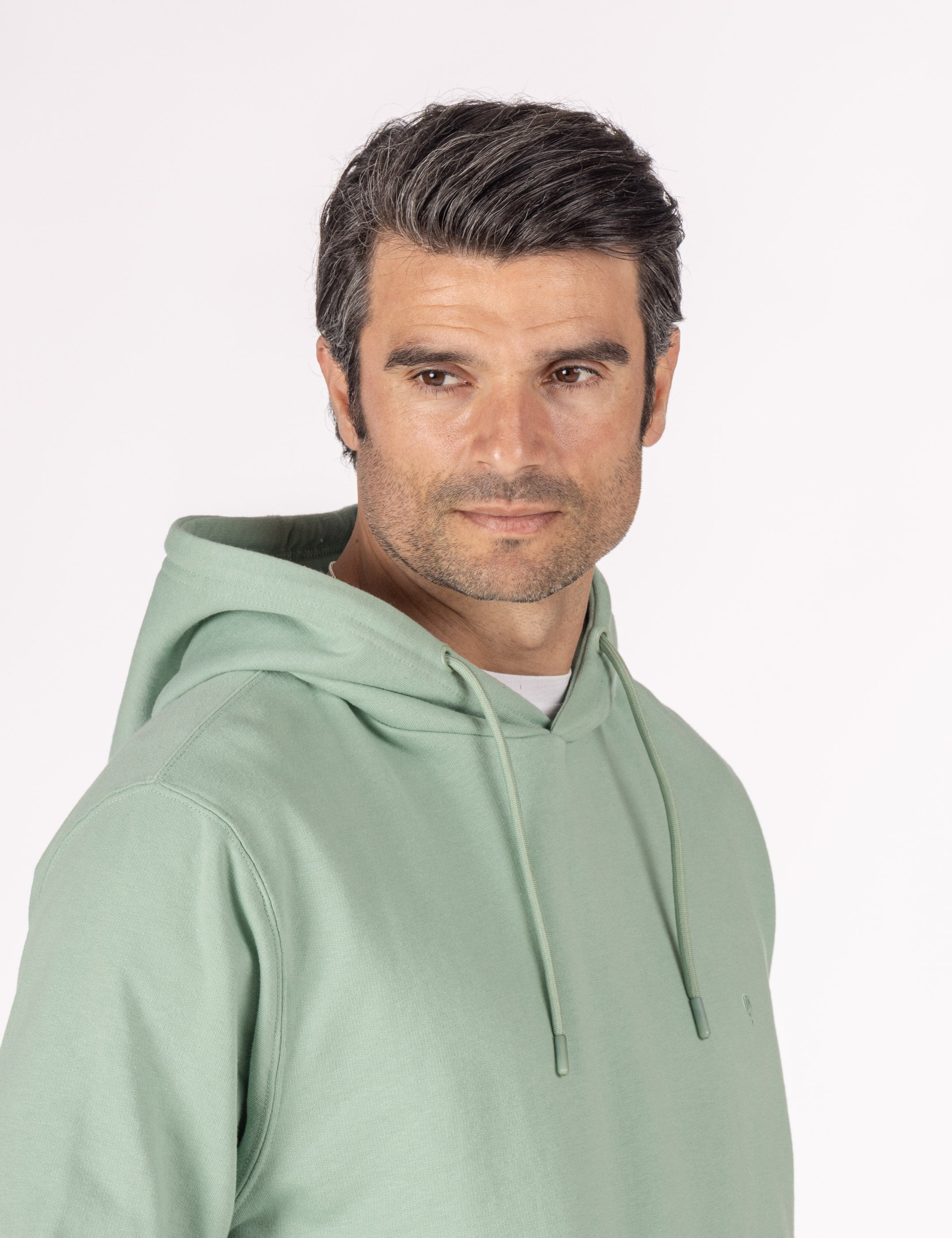 SUDADERA CANGURO CON CAPUCHA VERDE