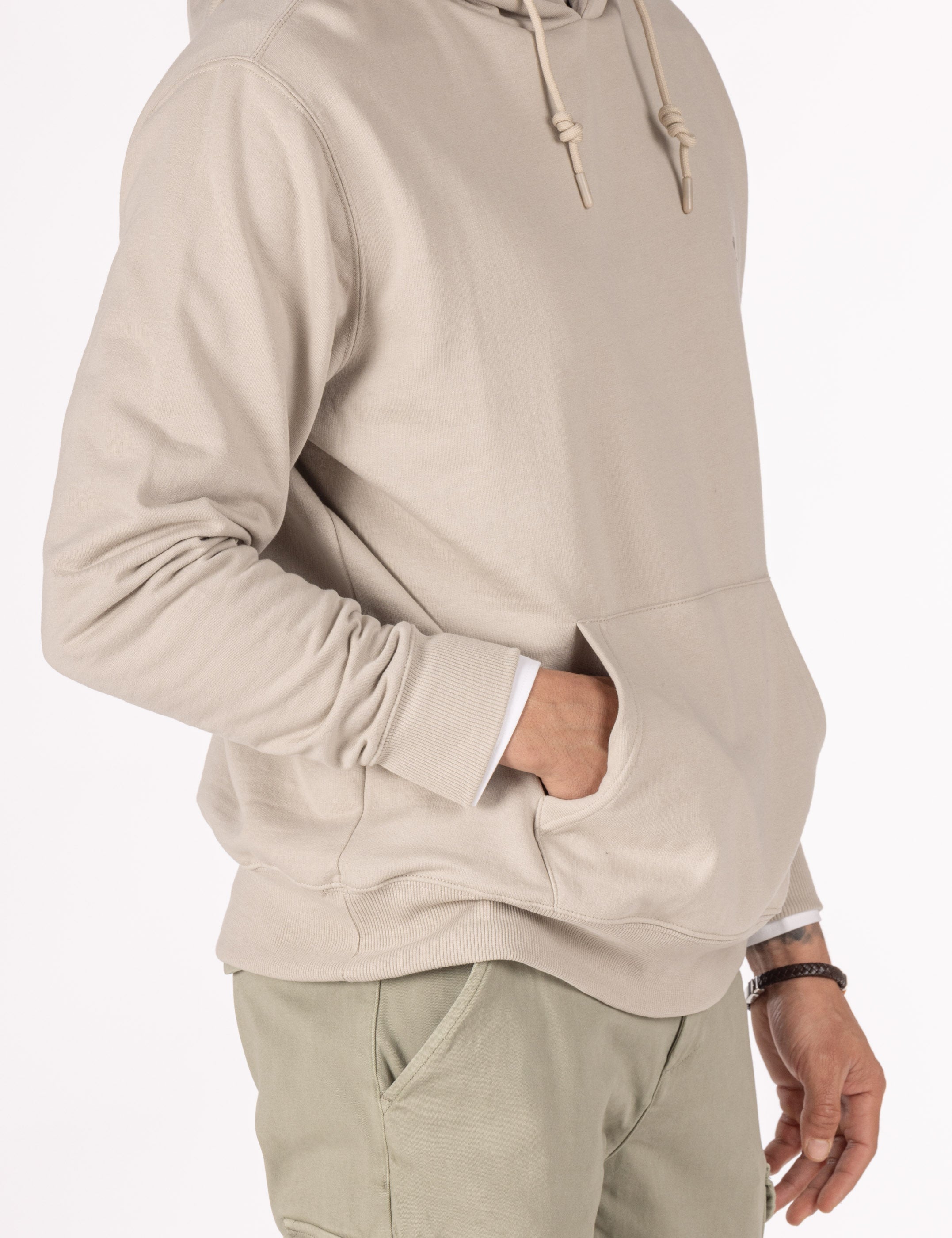 SUDADERA CANGURO CON CAPUCHA BEIGE