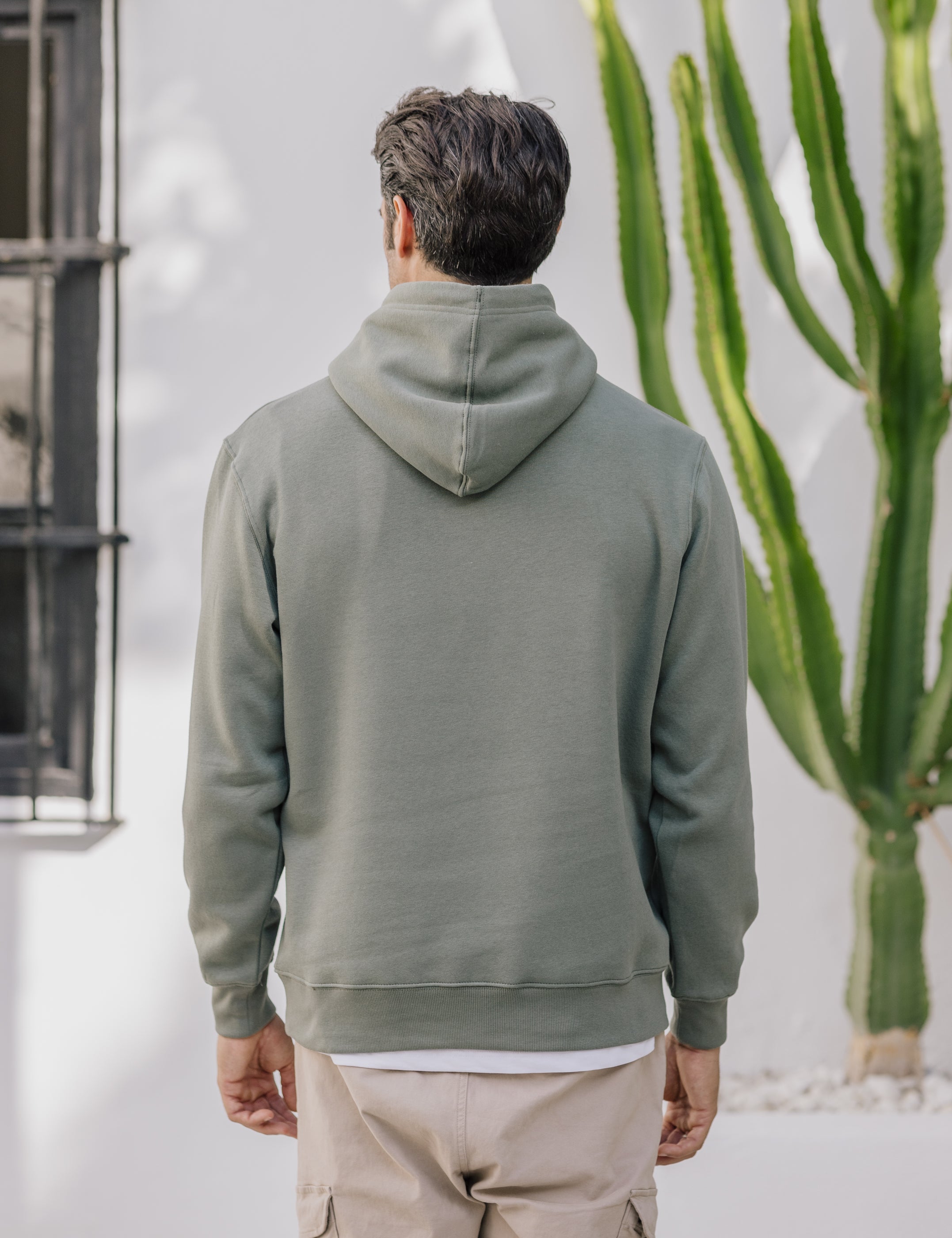SUDADERA CANGURO CON CAPUCHA VERDE