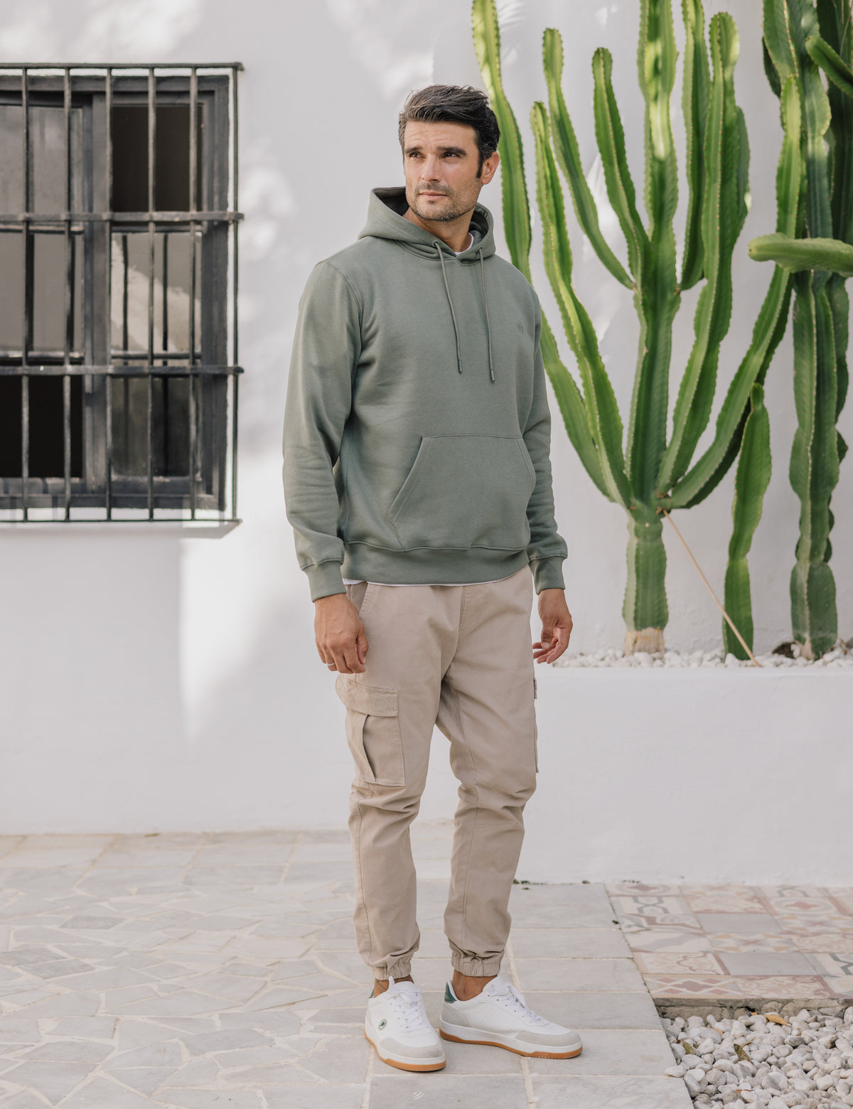 CAMISOLA CANGURU COM CAPUZ VERDE
