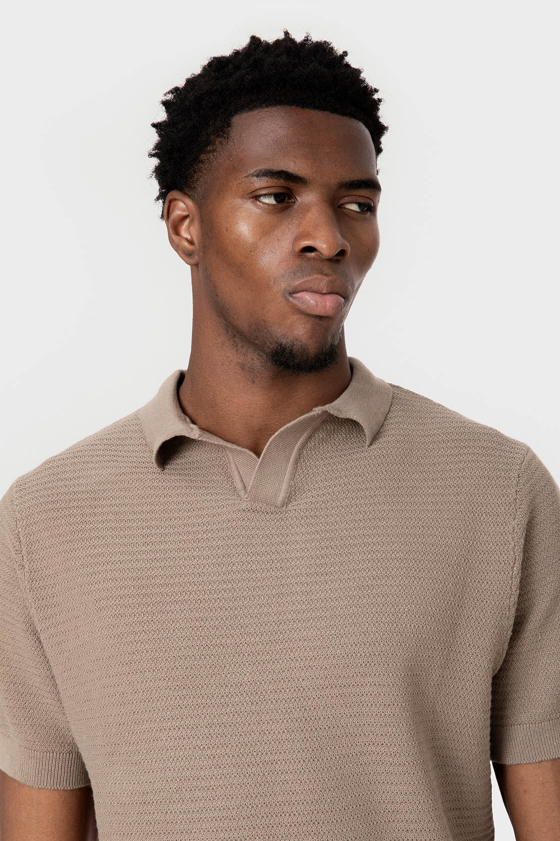 POLO TRICOT ESTRUCTURA BEIGE
