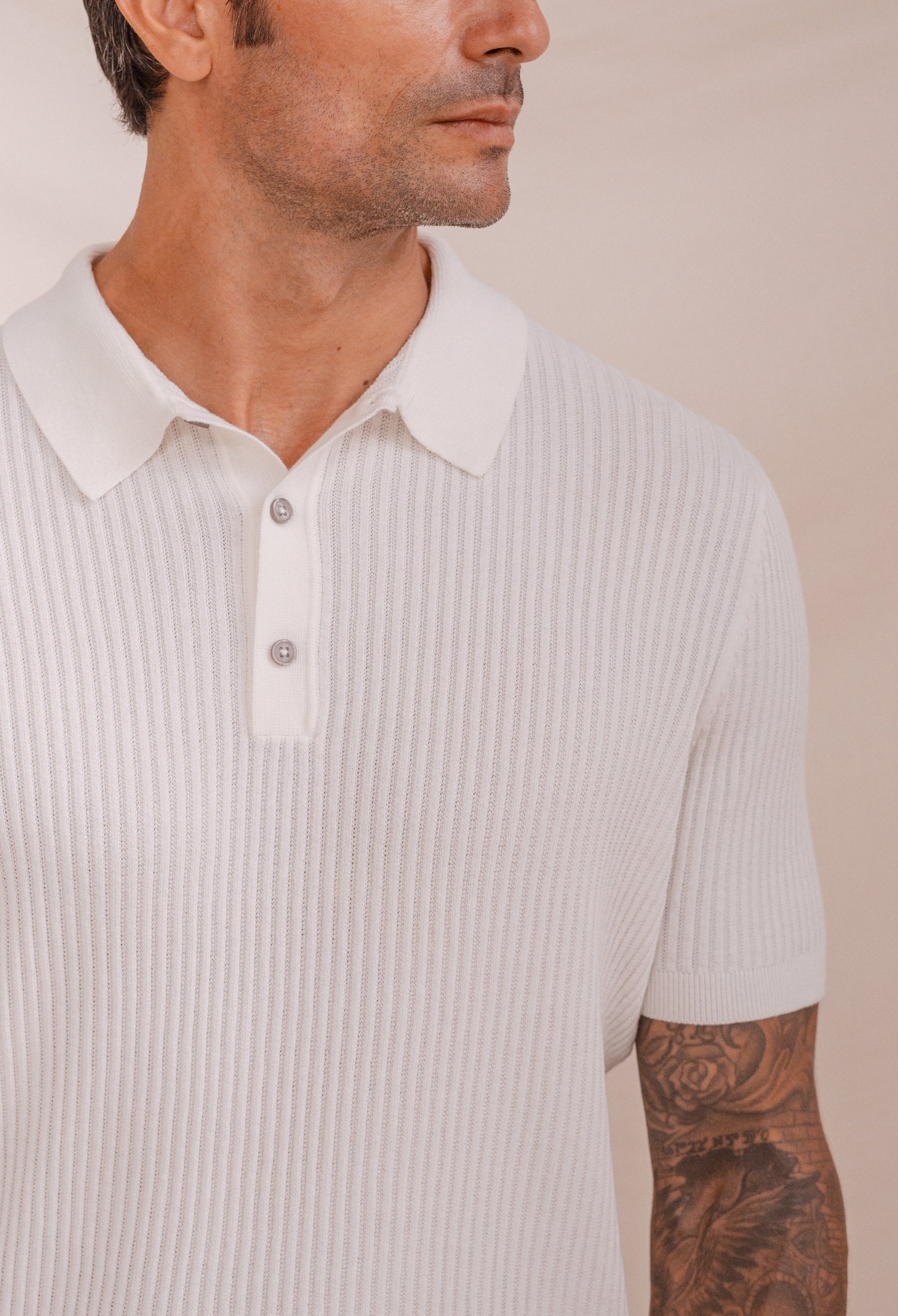 POLO TRICOT ESTRUCTURA RAYA BLANCO