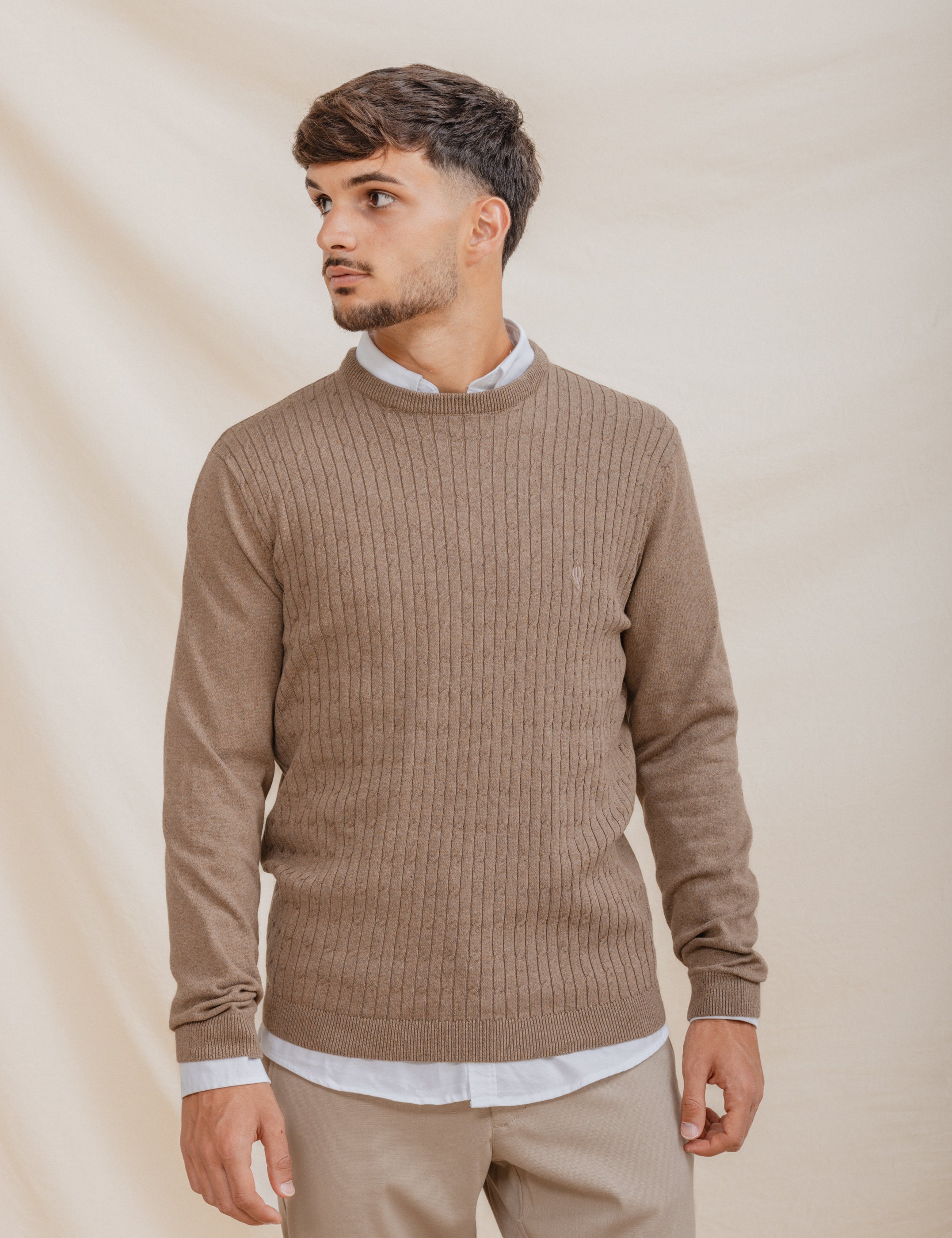 JERSEY NUDOS CUELLO CAJA