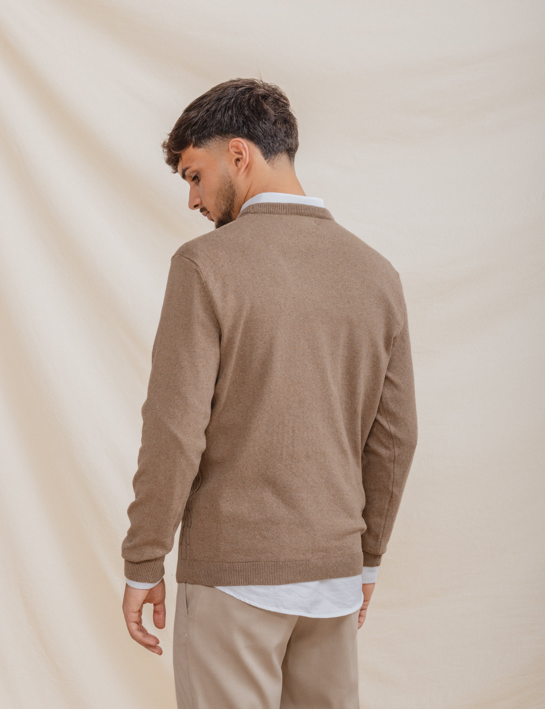 JERSEY NUDOS CUELLO CAJA