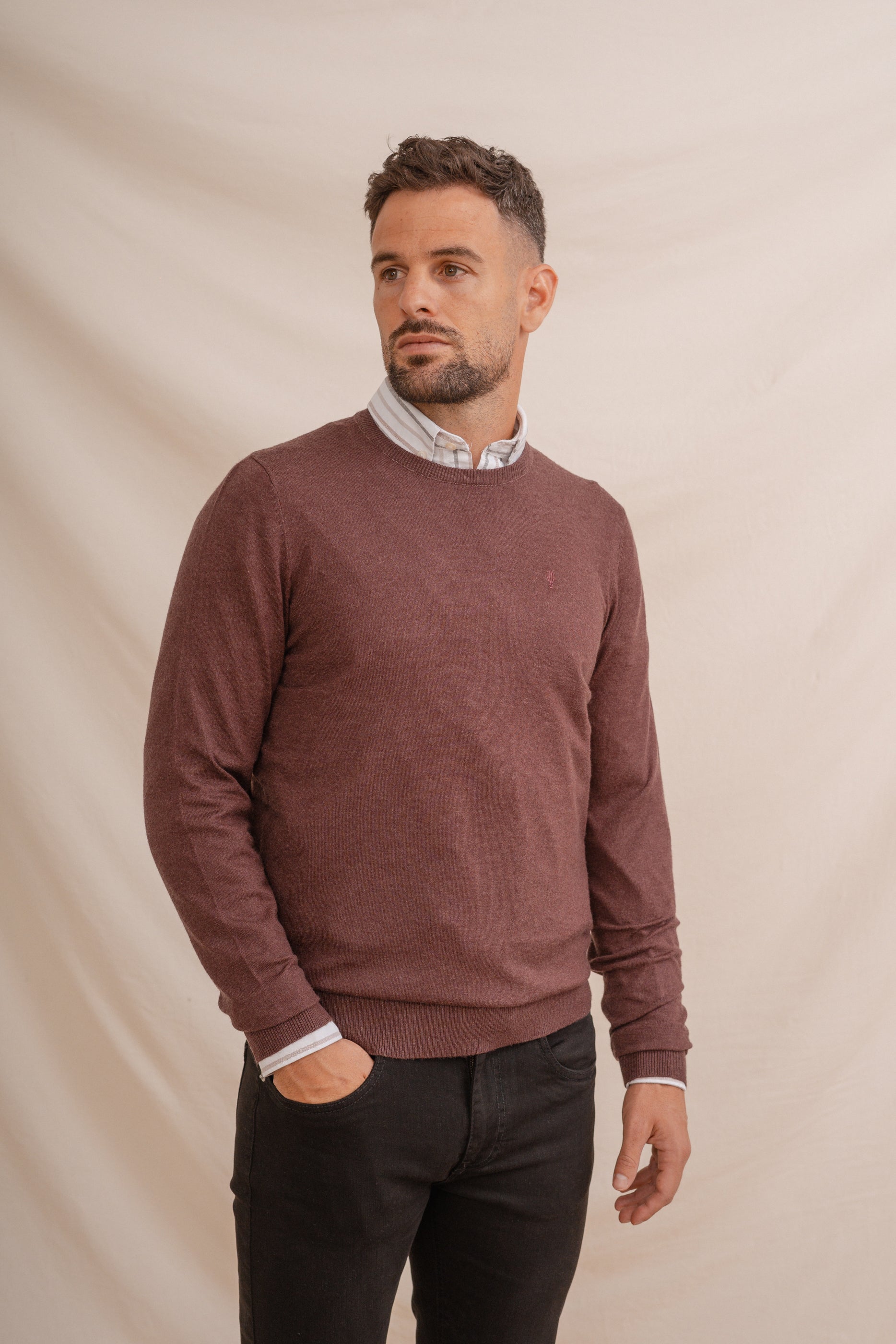 JERSEY BÁSICO CUELLO CAJA ROJO