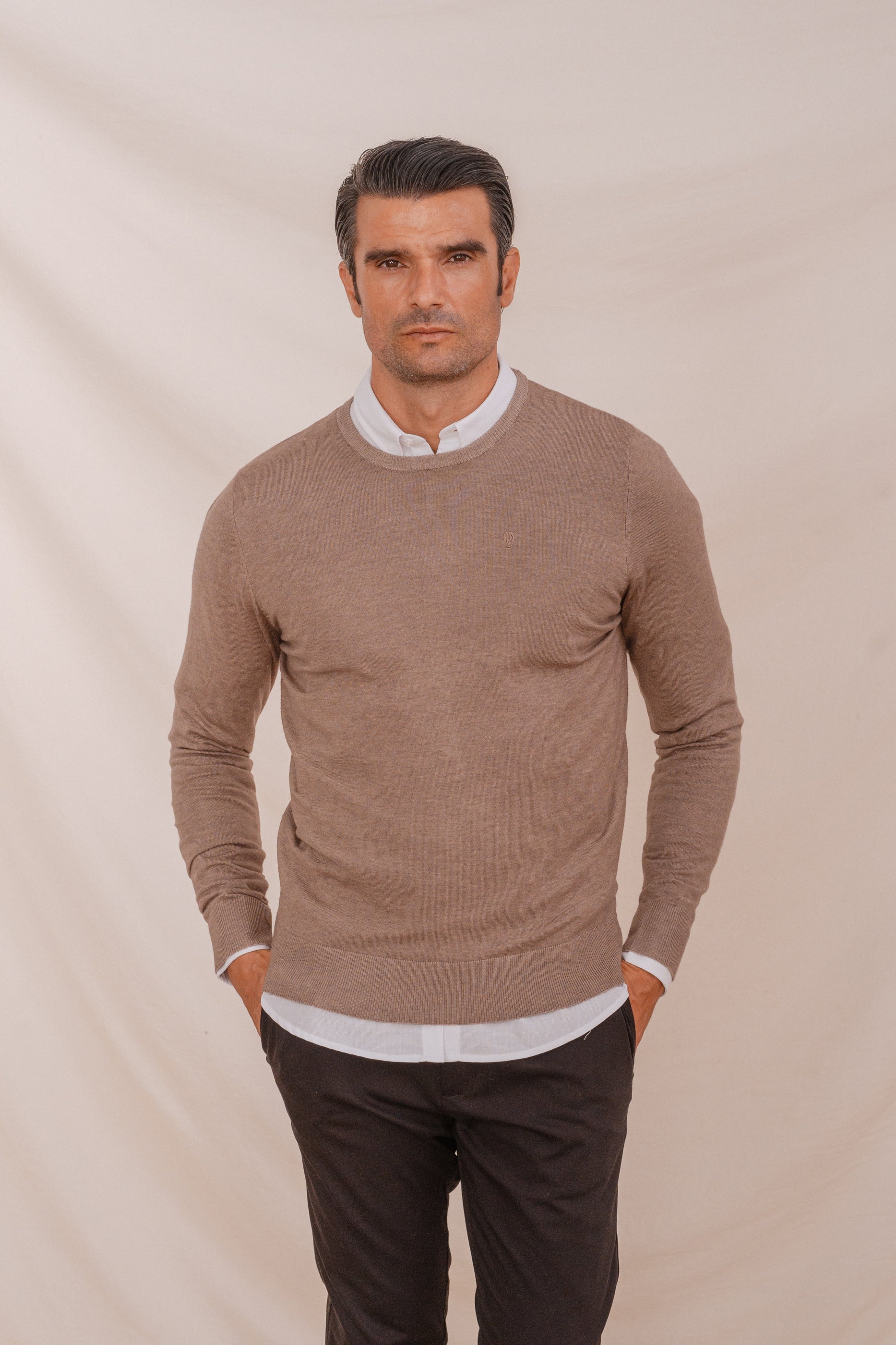 JERSEY BÁSICO CUELLO CAJA BEIGE