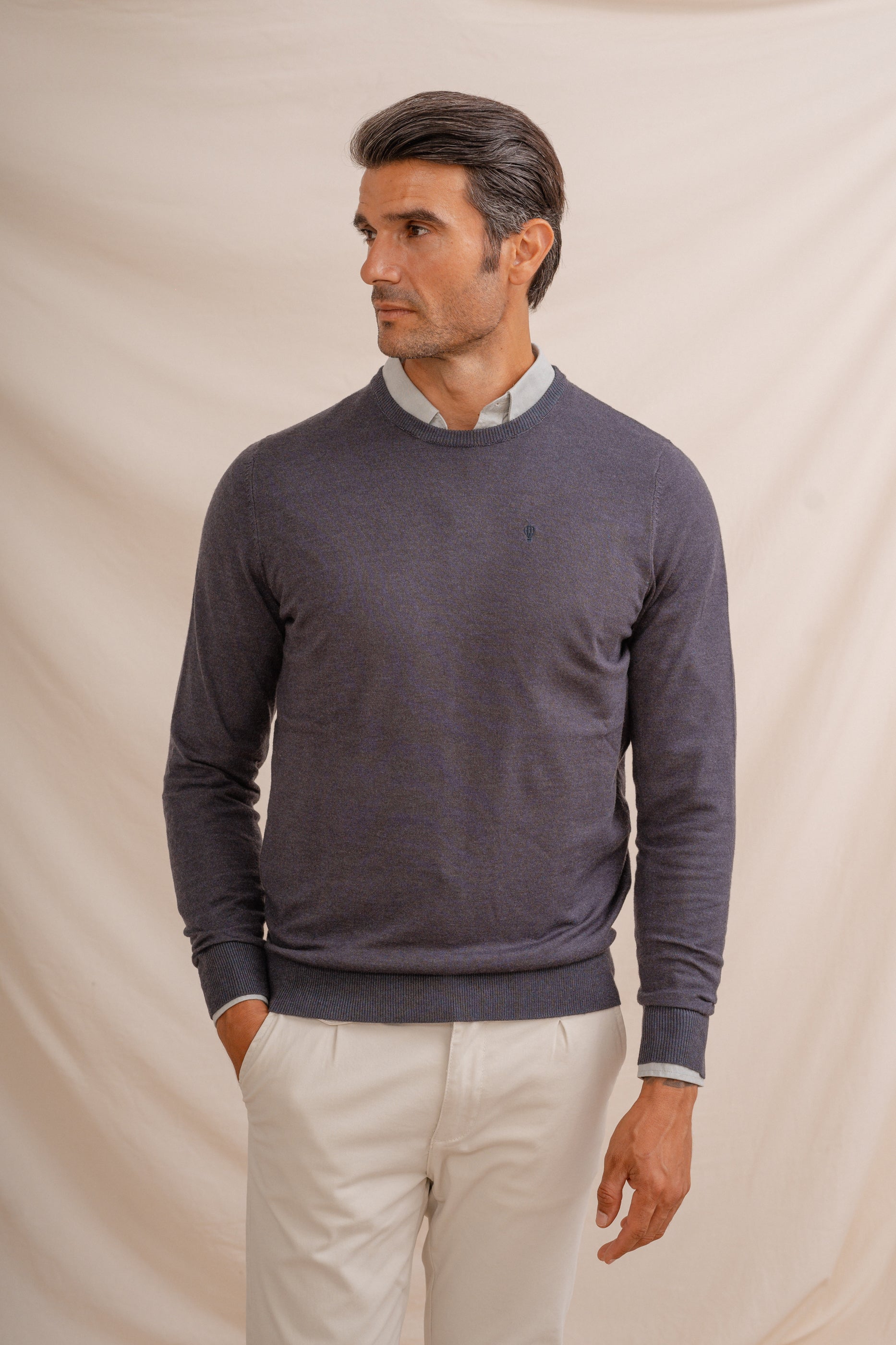 JERSEY BÁSICO CUELLO CAJA AZUL