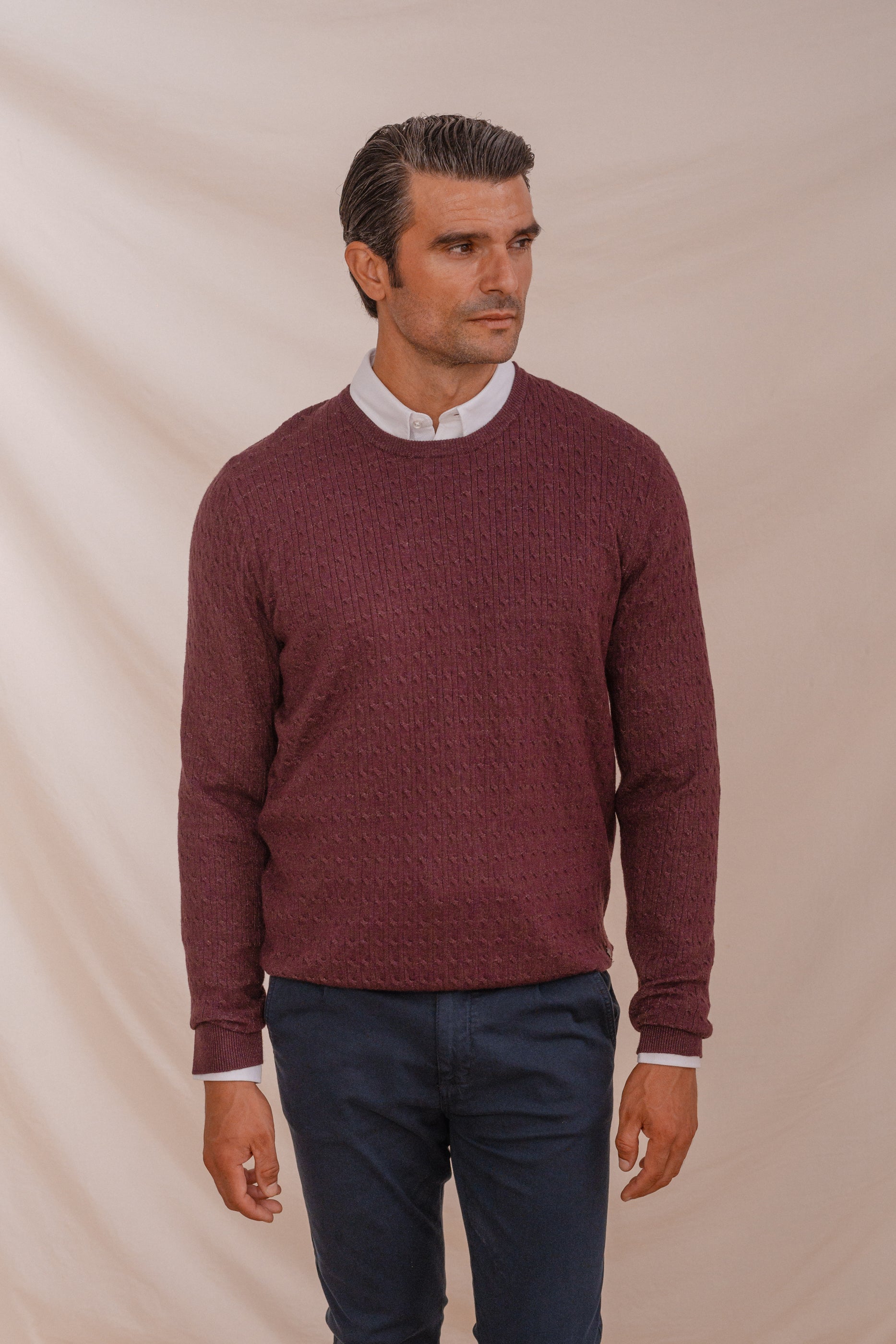 JERSEY NUDOS CUELLO CAJA ROJO