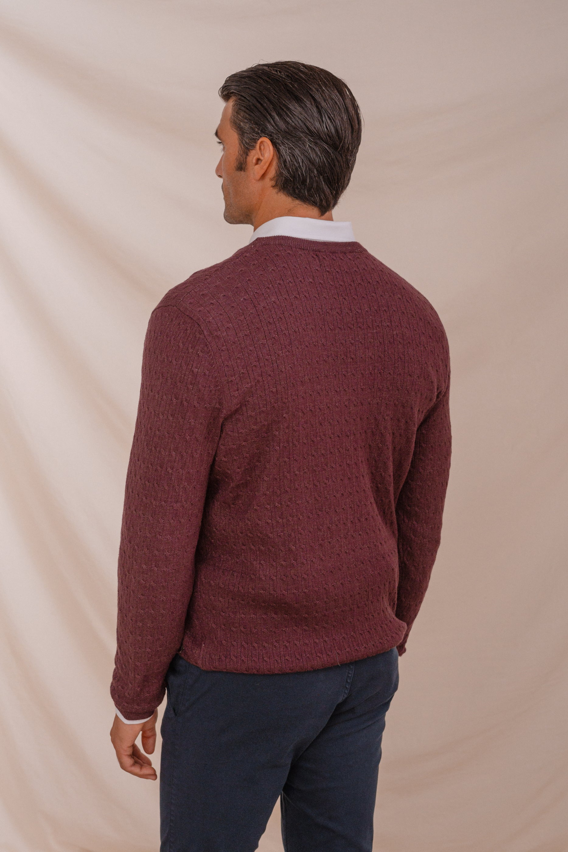 JERSEY NUDOS CUELLO CAJA ROJO
