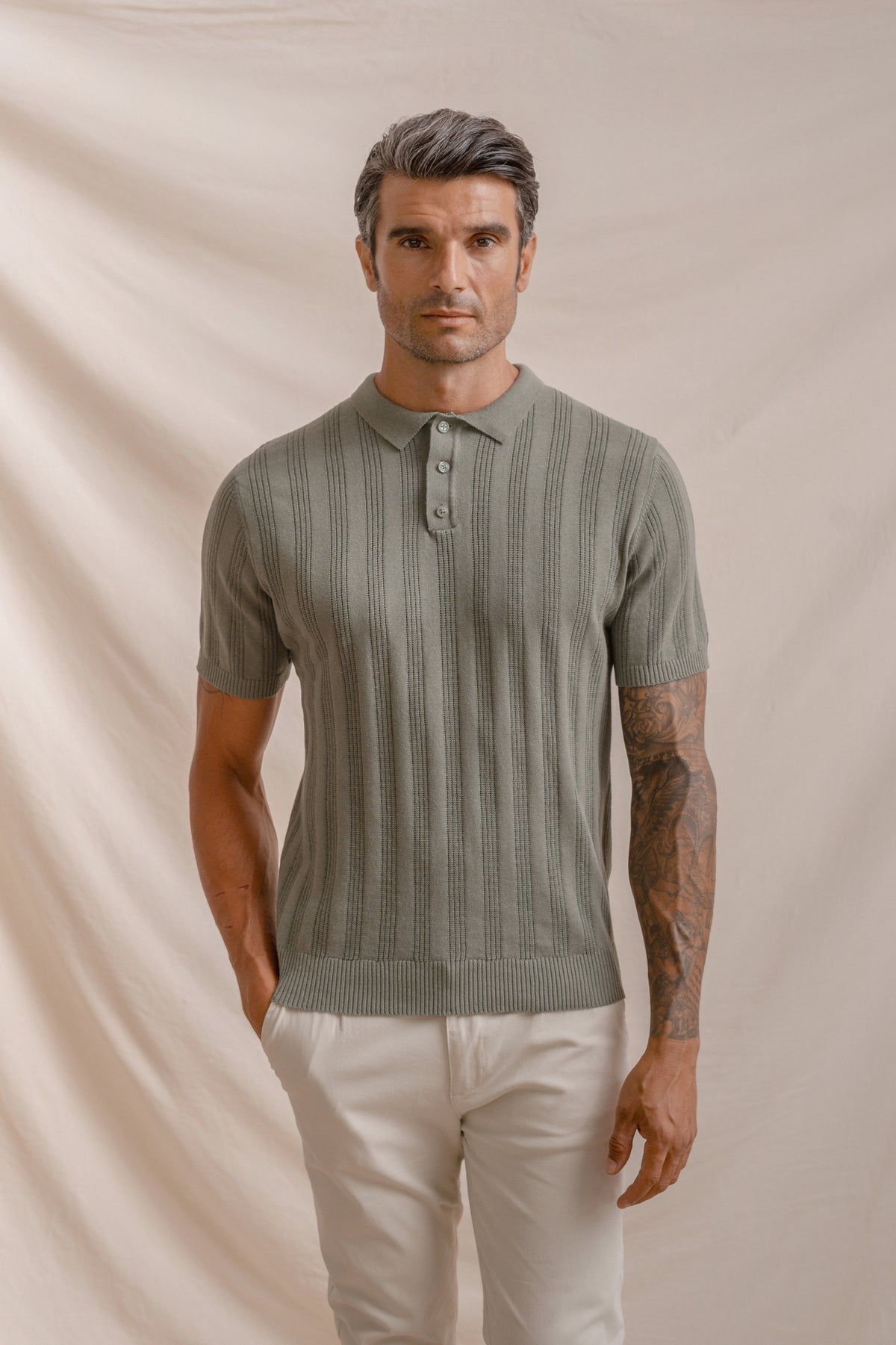POLO MALHA COM PONTO DE RENDA ÀS RISCAS VERDE