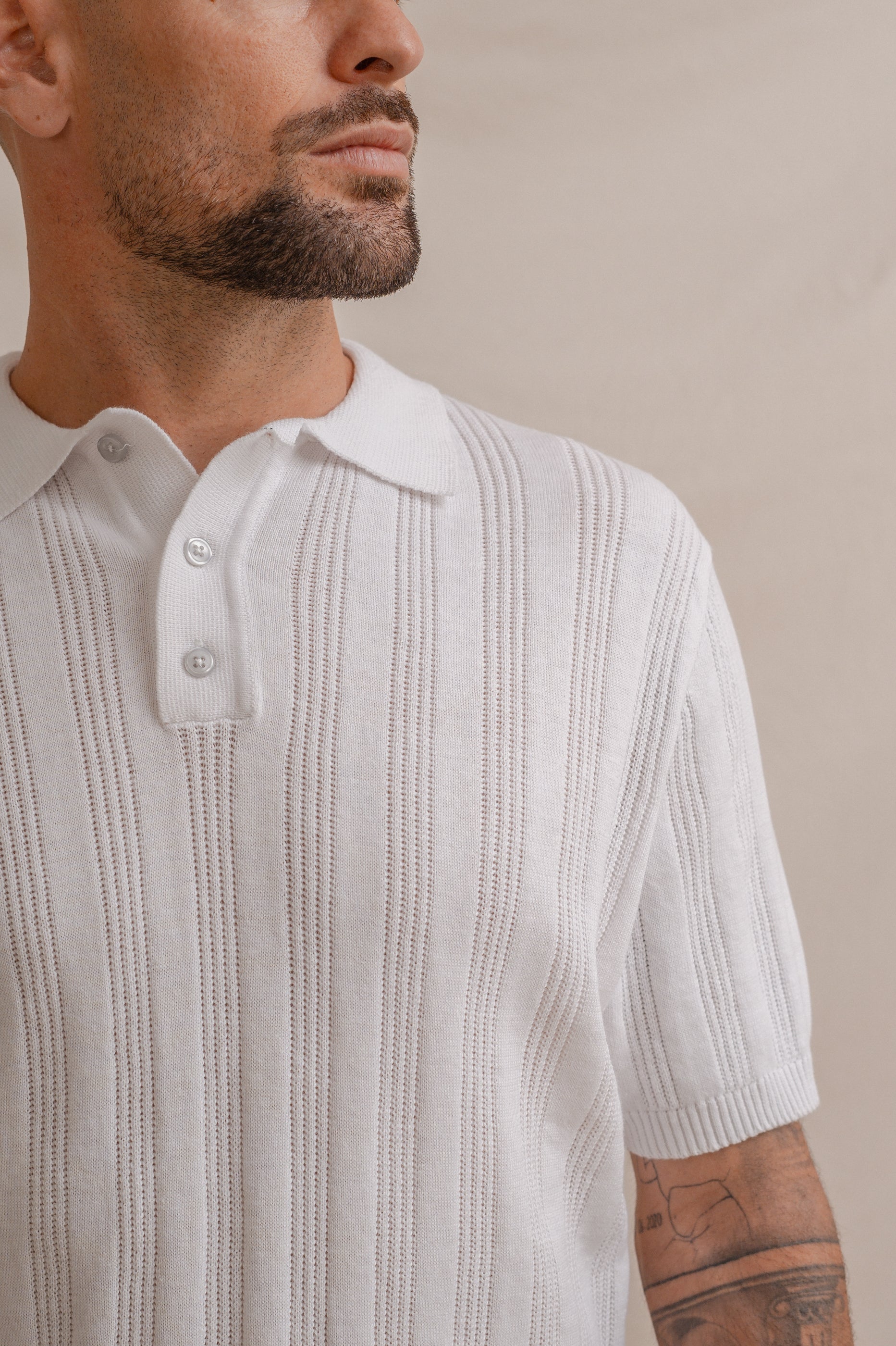 POLO TRICOT ESTRUCTURA RAYA CALADA BLANCO
