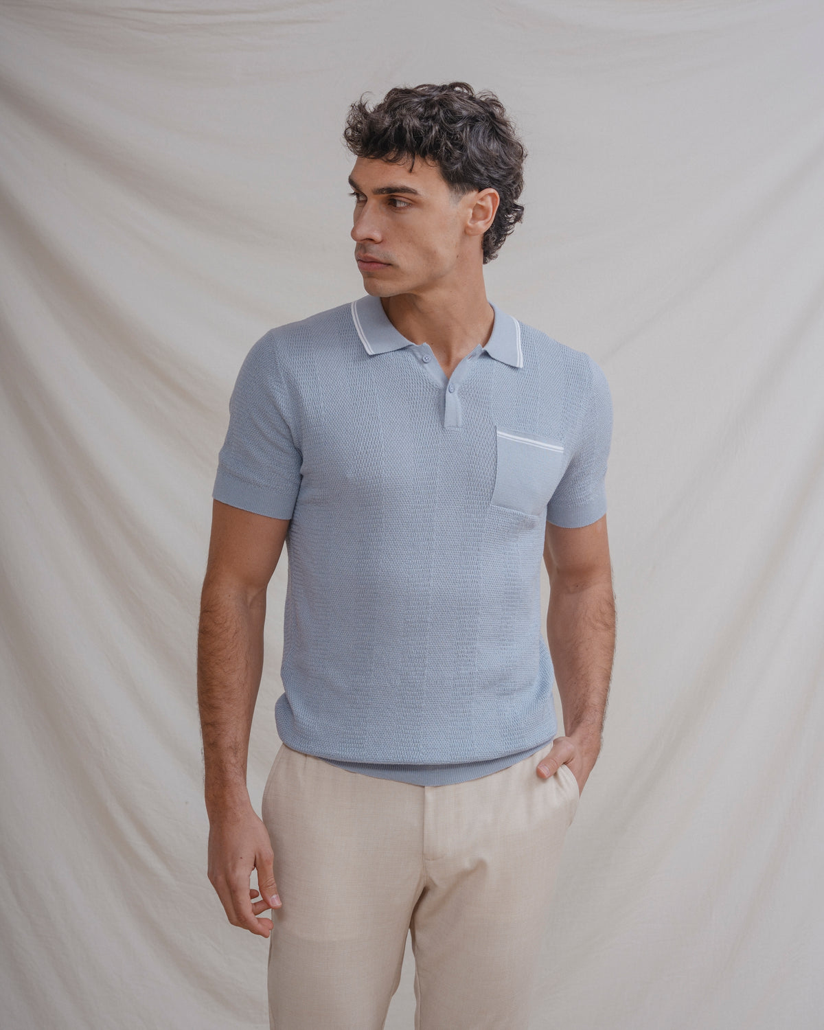 PÓLO EM TRICOT AZUL-CELESTE