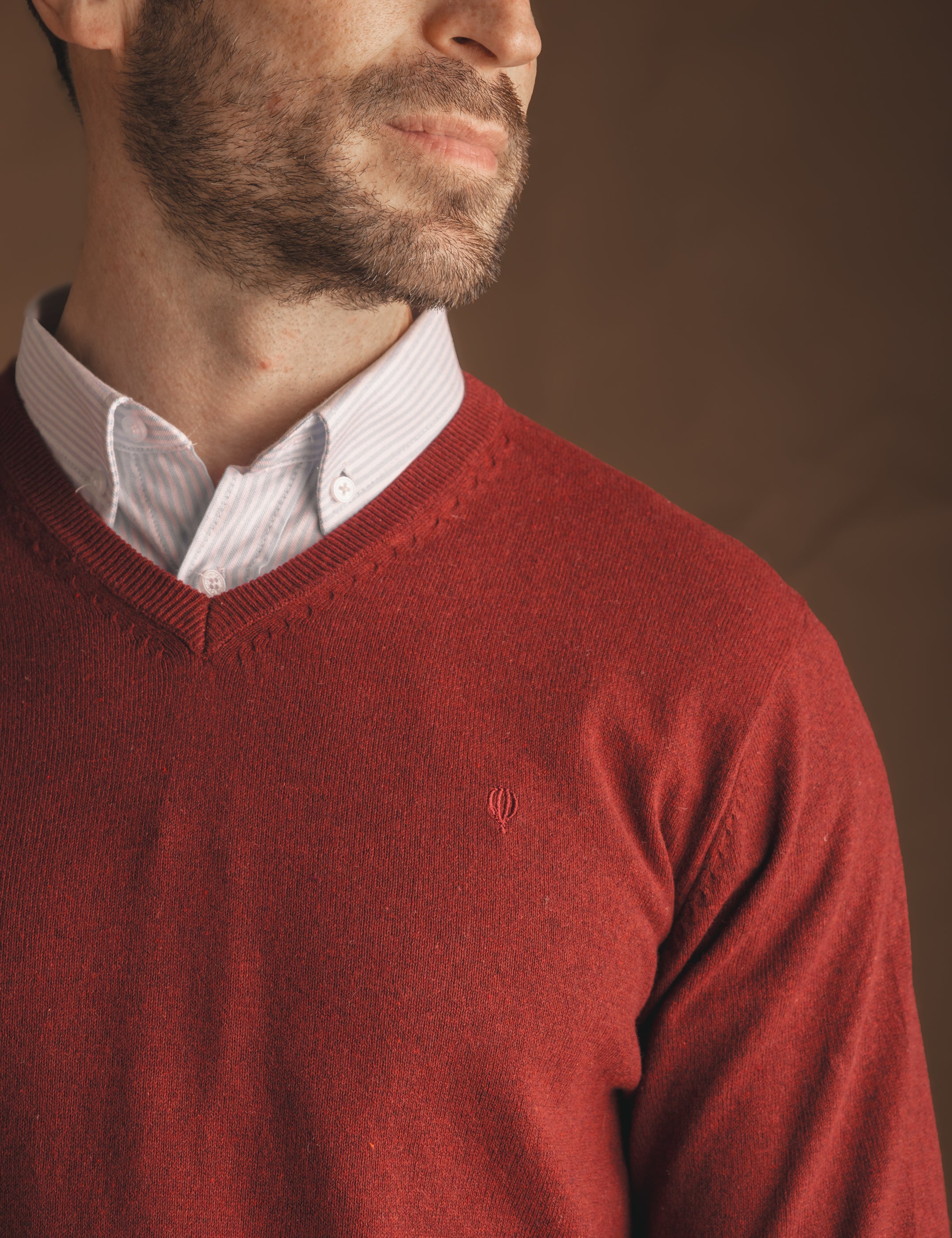 JERSEY PUNTO CUELLO PICO ROJO