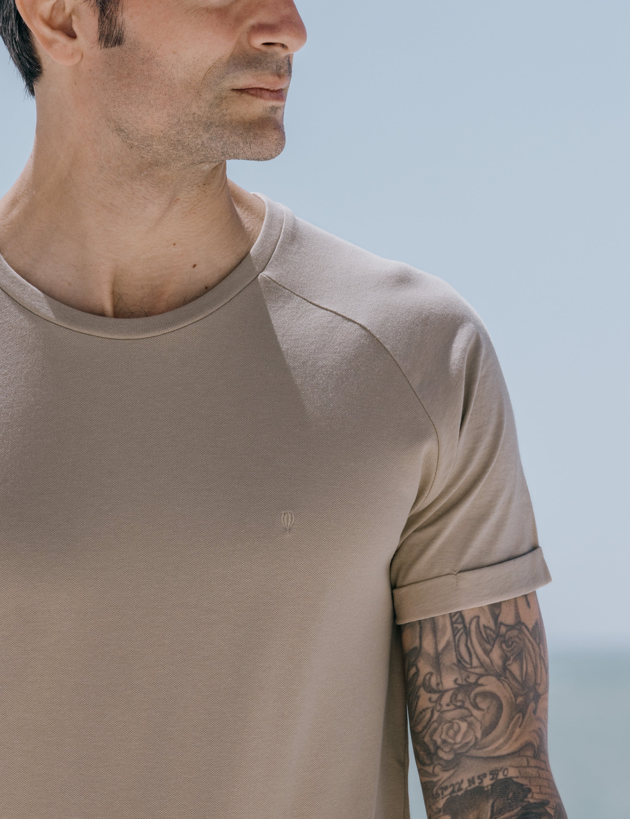 CAMISETA PIQUÉ CON MANGA RAGLÁN