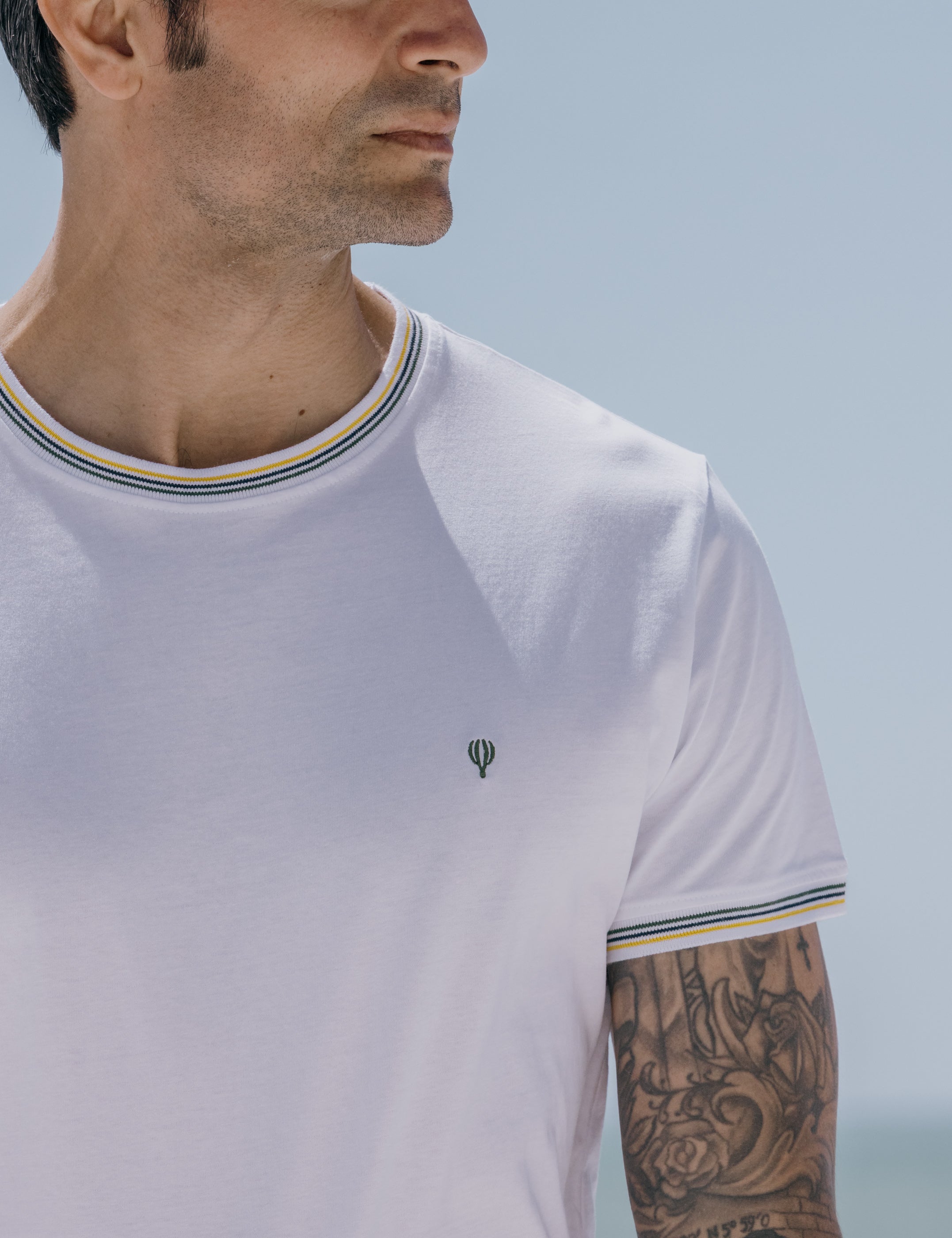 CAMISETA BÁSICA RIBETE