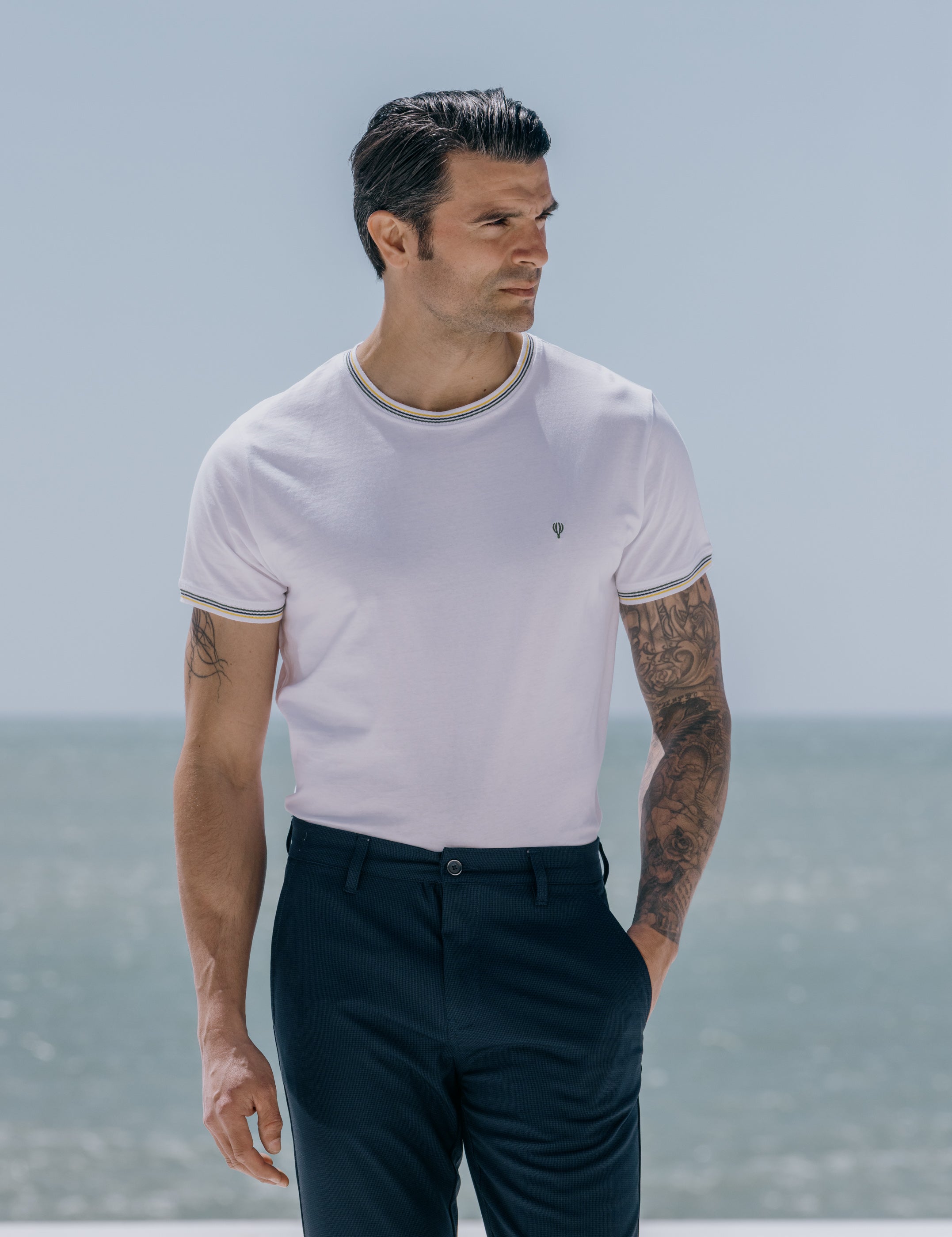 CAMISETA BÁSICA RIBETE