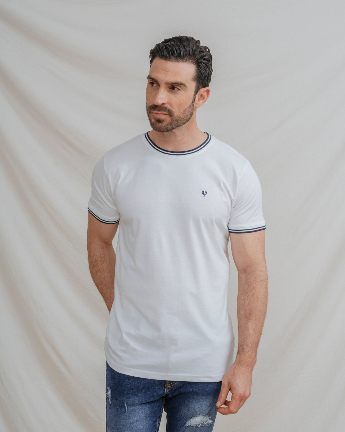 T-SHIRT BRANCA BÁSICA CANELADA