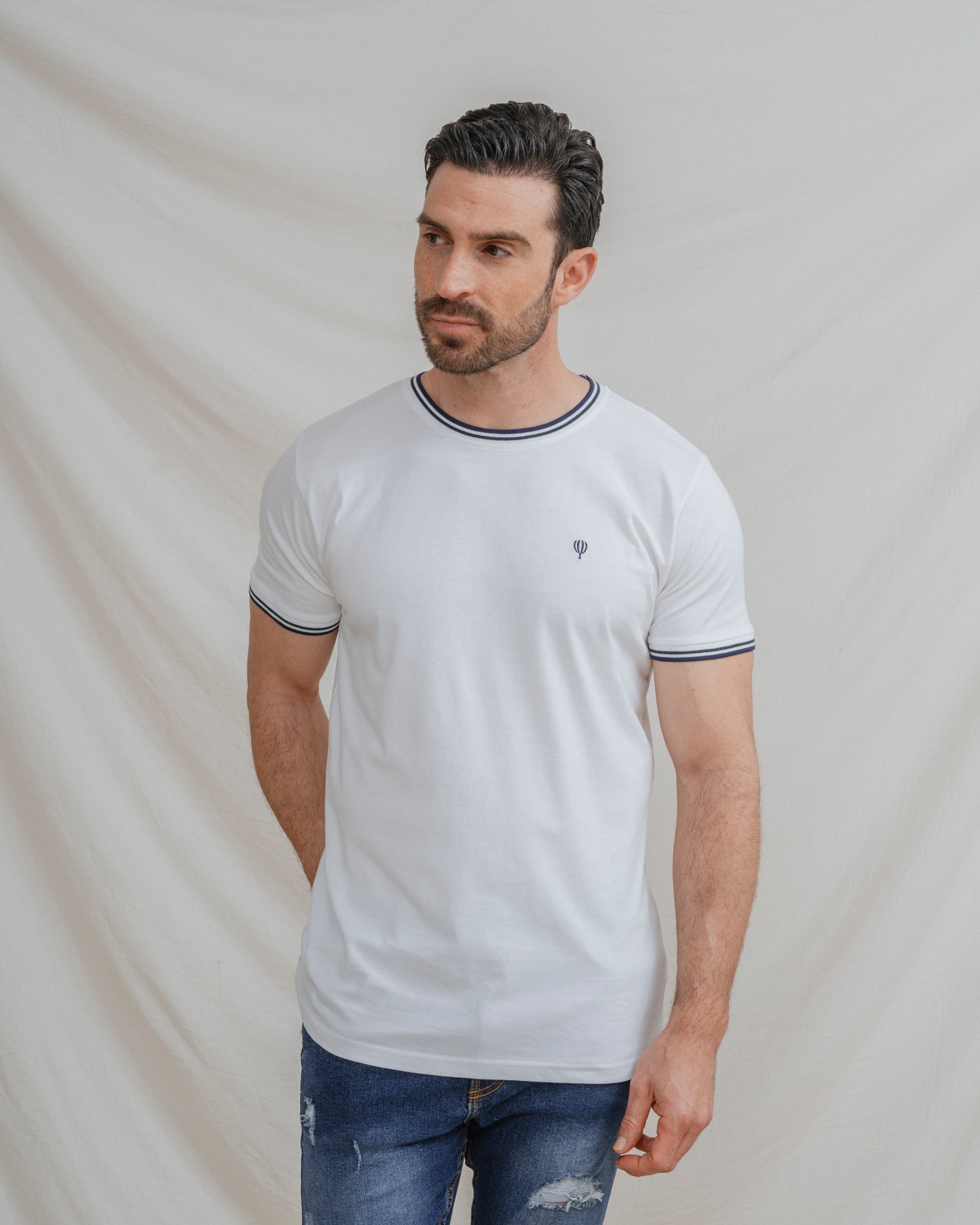 CAMISETA BLANCA BÁSICA RIBETE