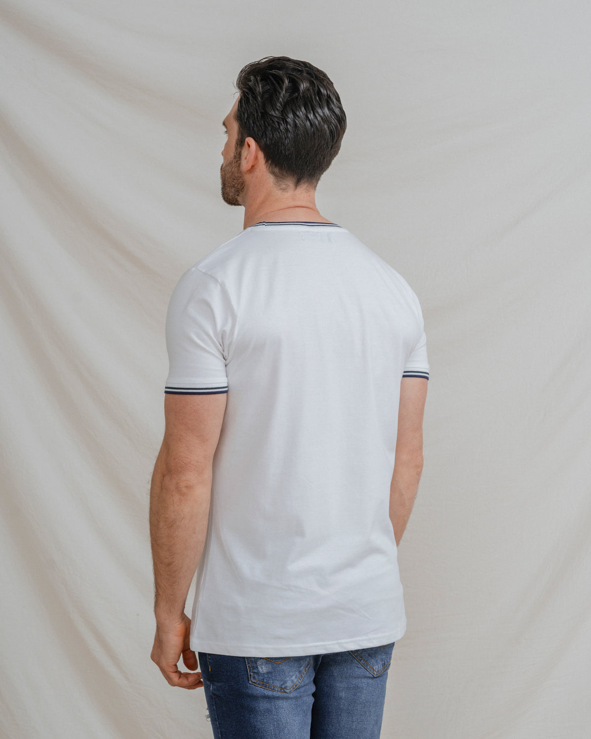T-SHIRT BRANCA BÁSICA CANELADA