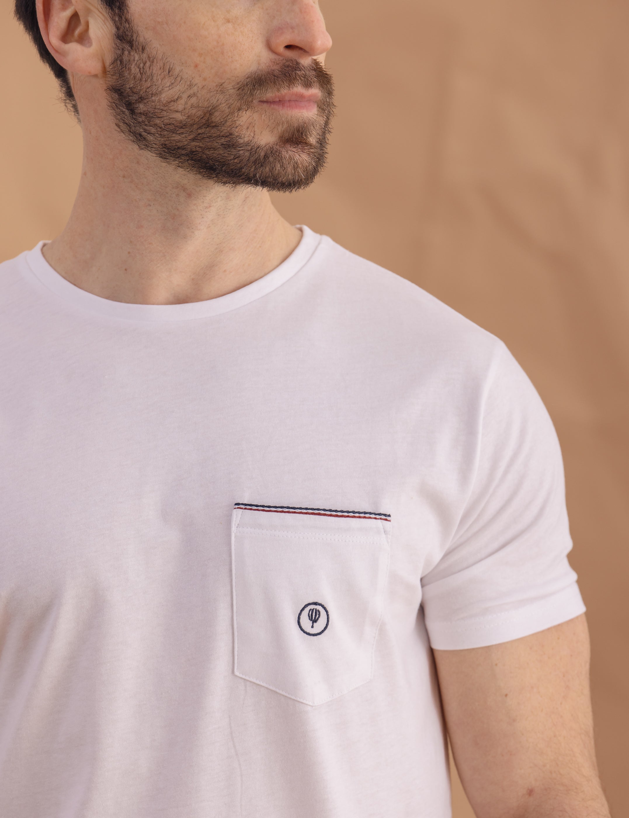 CAMISETA RIBETE BOLSILLO BLANCA