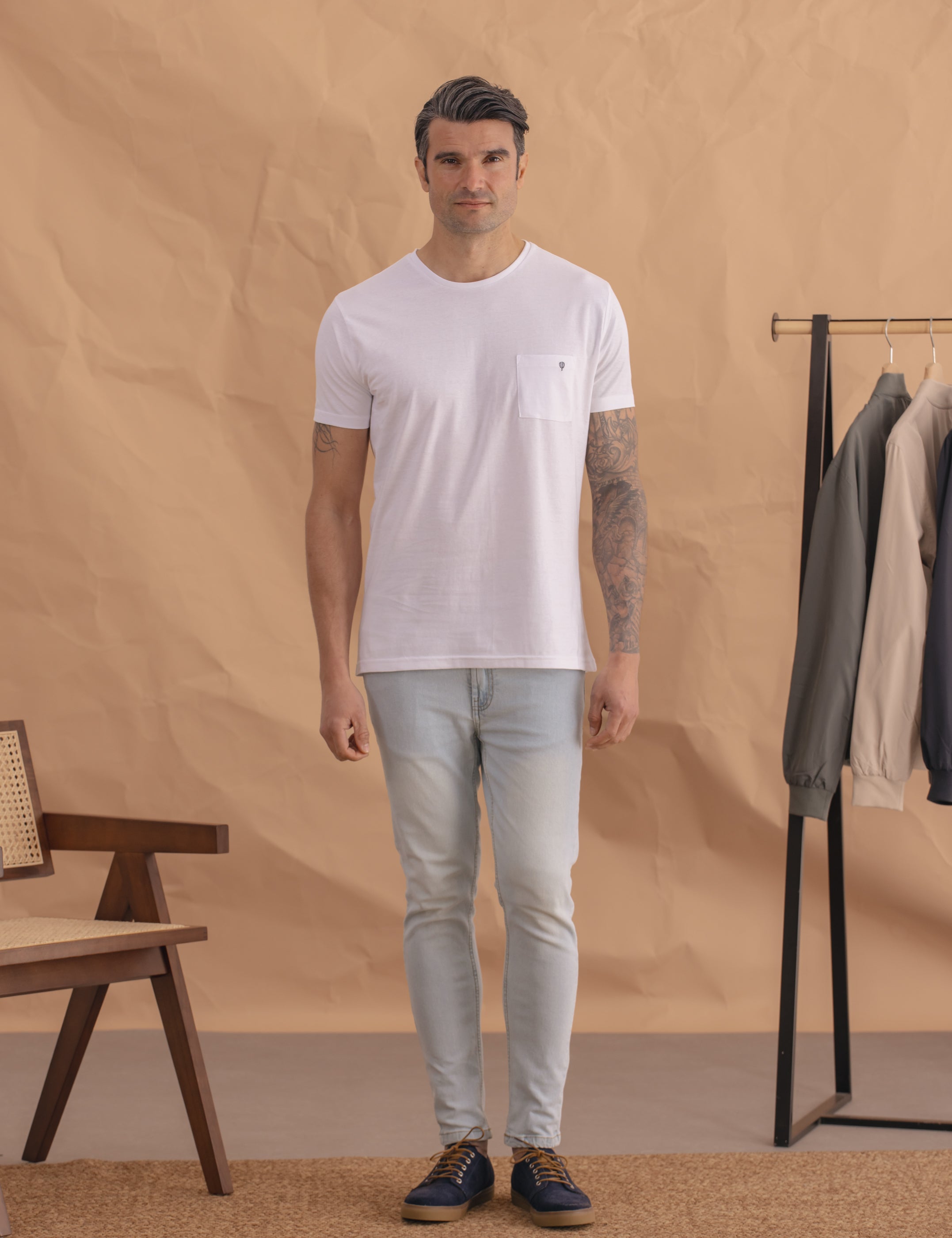 CAMISETA BÁSICA BOLSILLO BLANCA