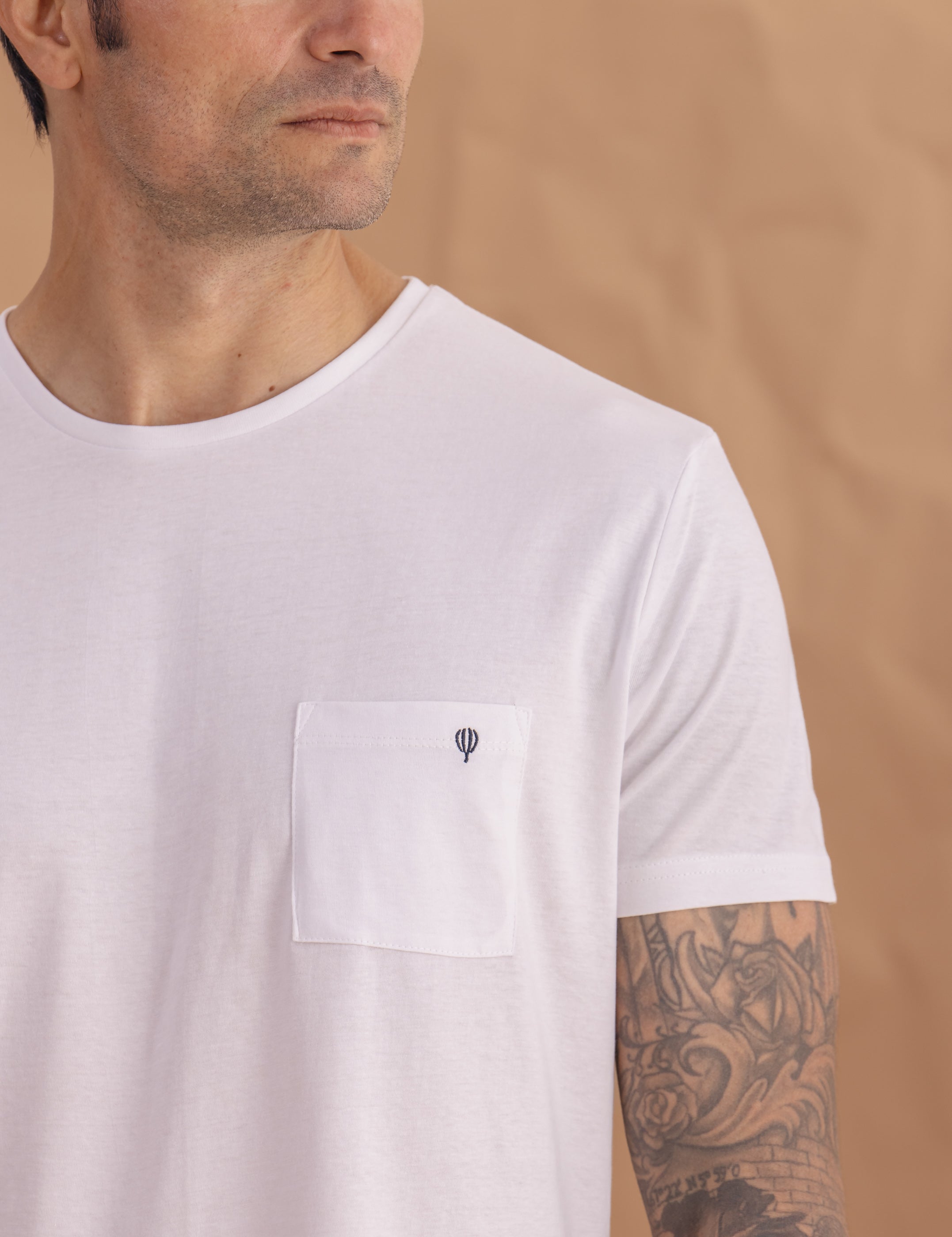 CAMISETA BÁSICA BOLSILLO BLANCA