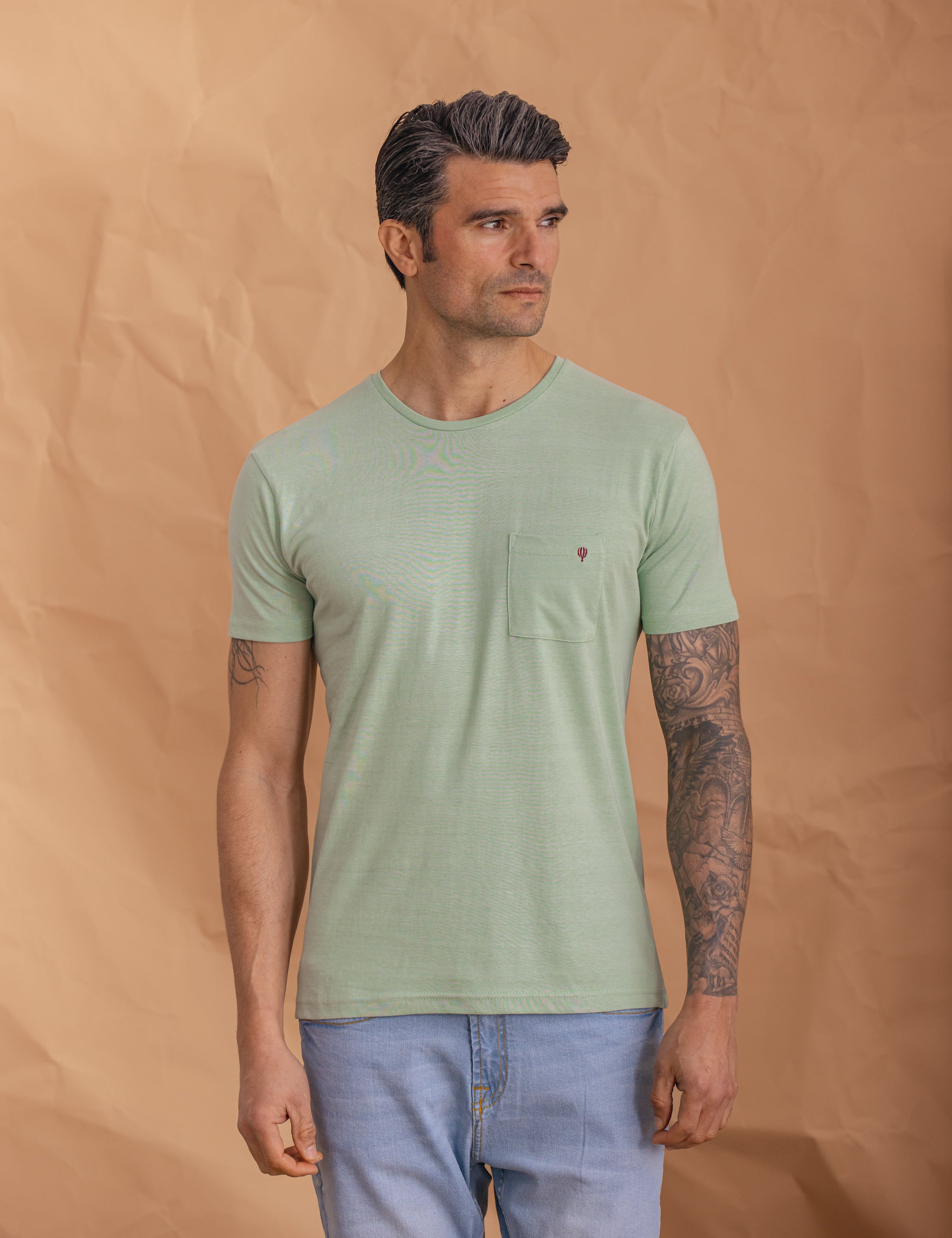 CAMISETA BÁSICA BOLSILLO VERDE