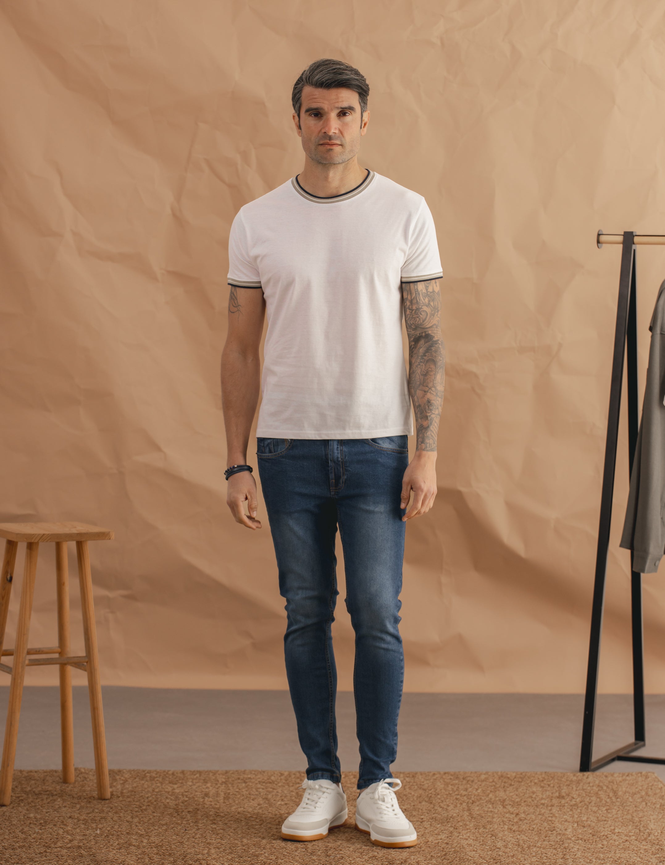 CAMISETA BÁSICA RIBETE