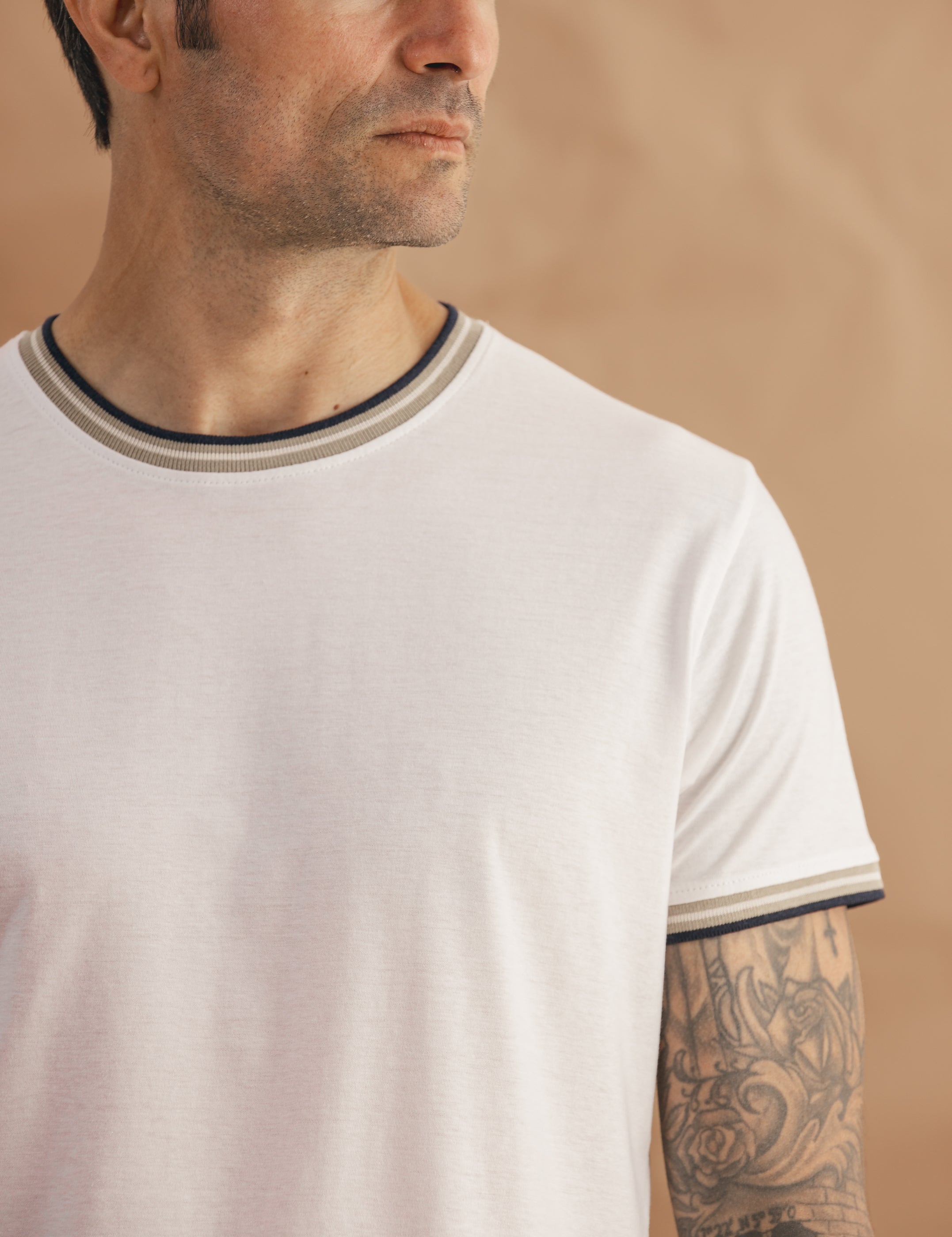 CAMISETA BÁSICA RIBETE