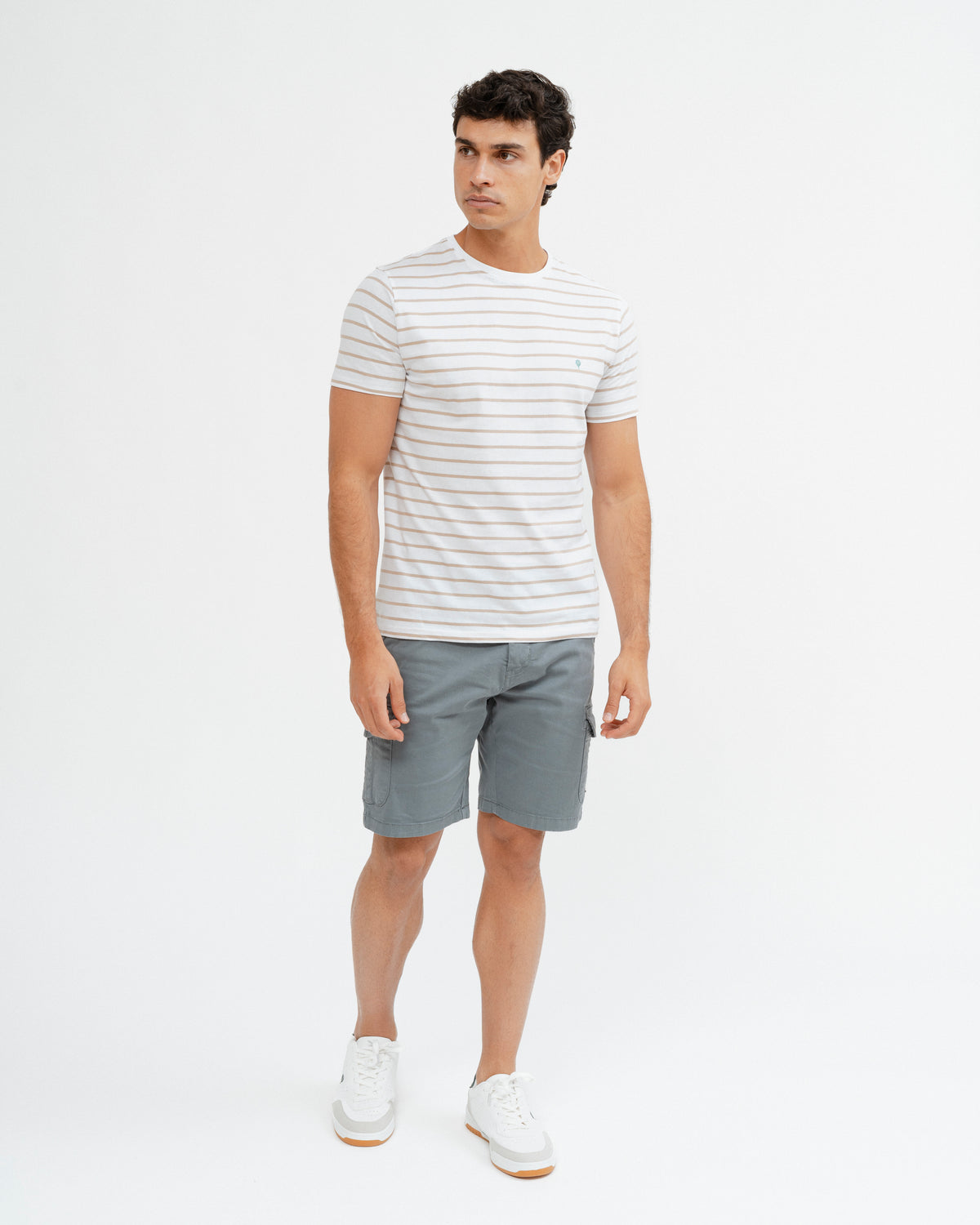 T-SHIRT RISCAS TECIDA BEGE