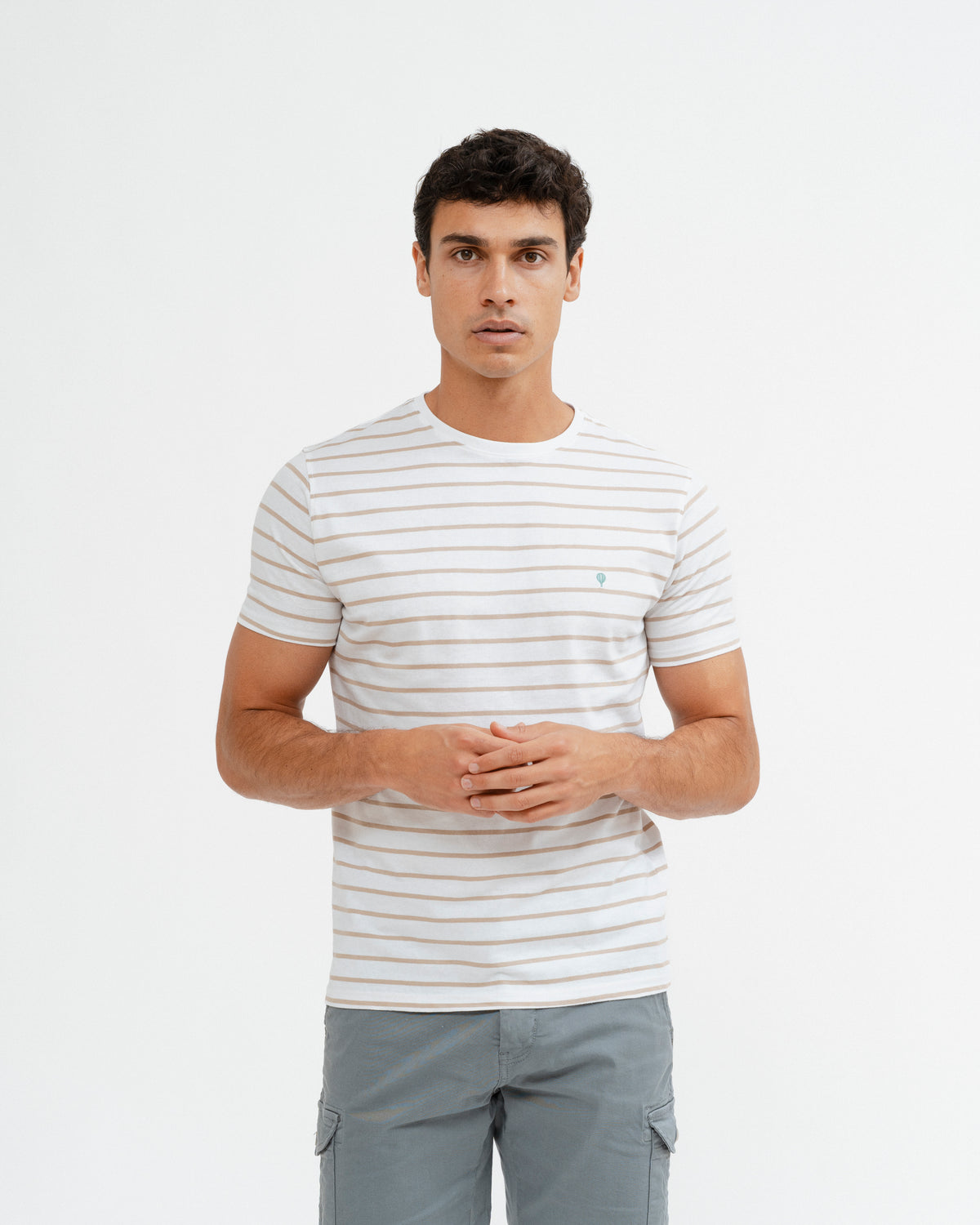 T-SHIRT RISCAS TECIDA BEGE