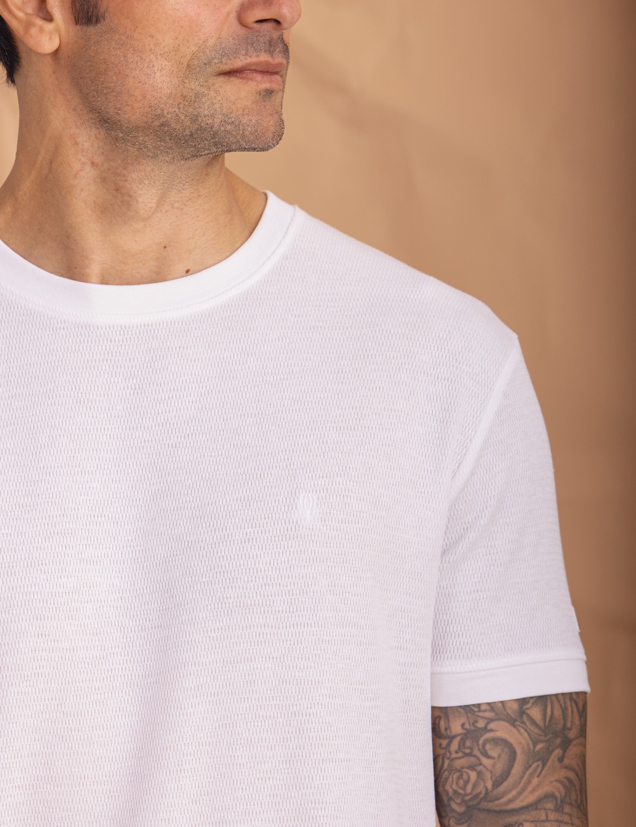 CAMISETA TEJIDO ESCRUCTURA BLANCA
