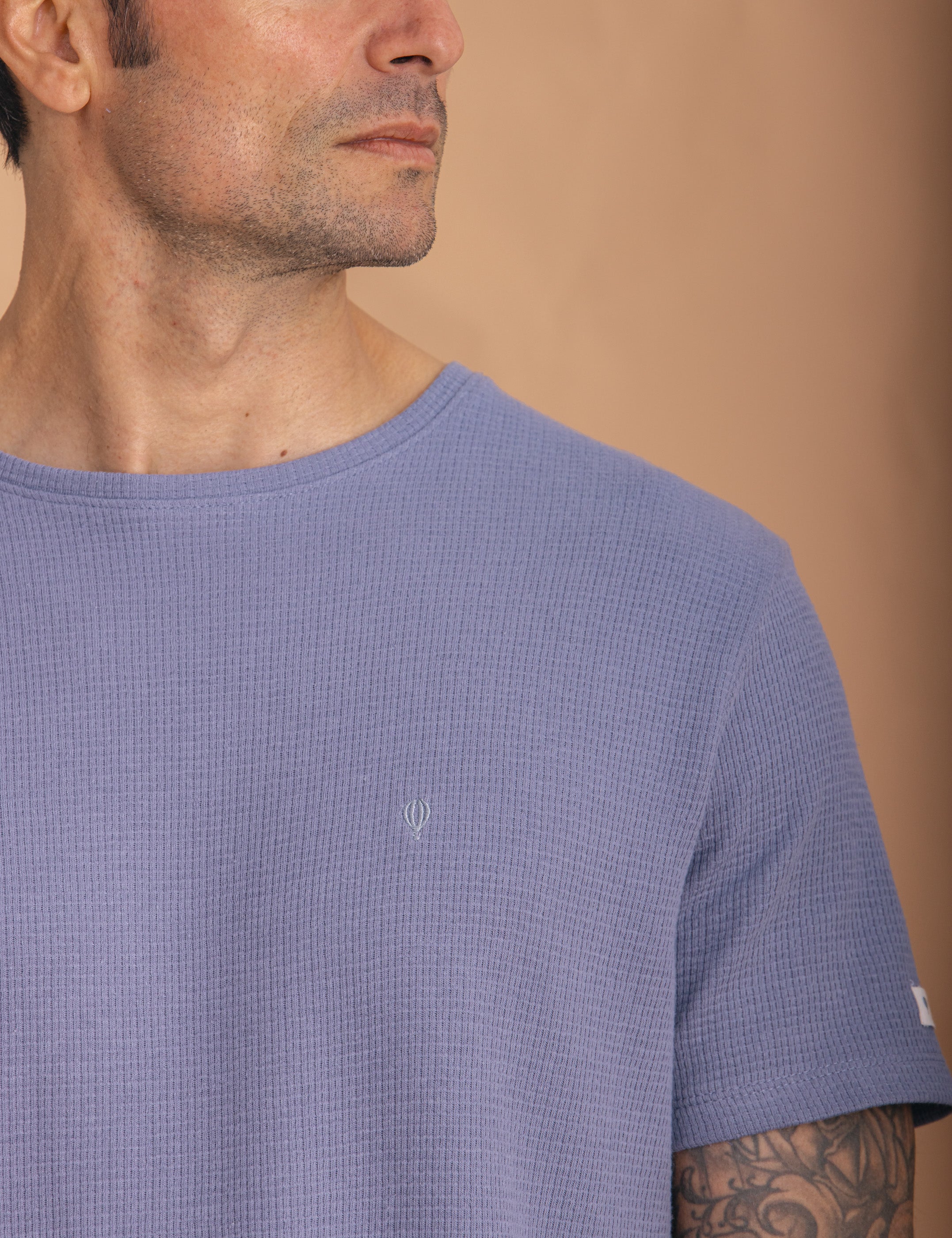 CAMISETA TEJIDO ESCRUCTURA CELESTE