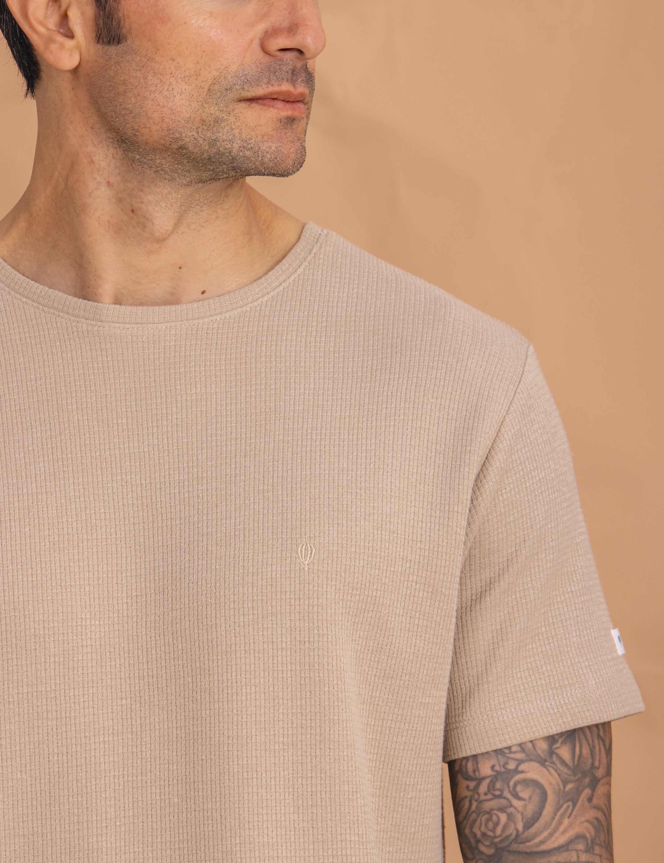 CAMISETA TEJIDO ESCRUCTURA BEIGE