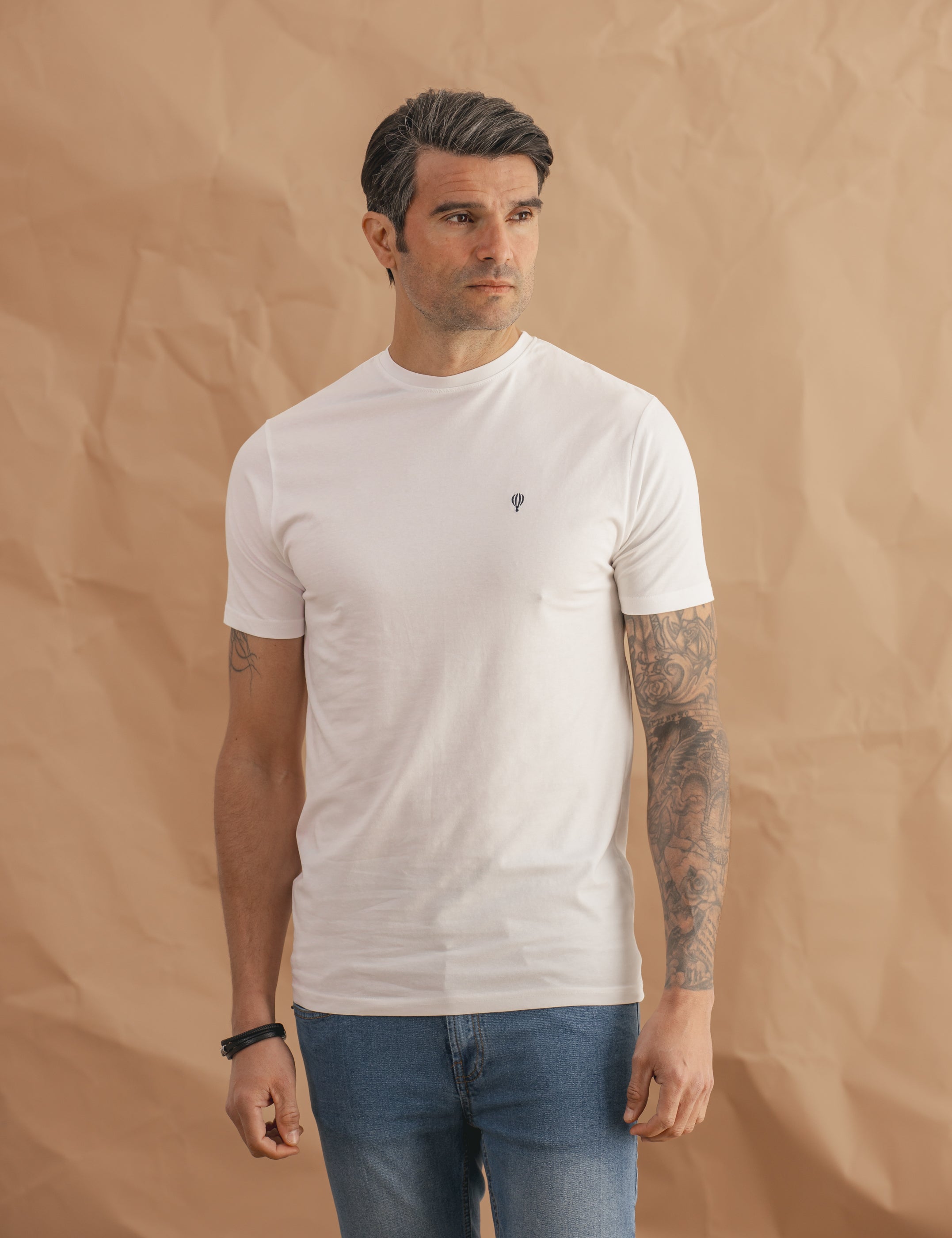 CAMISETA BASICA LICRA BLANCA LOGO