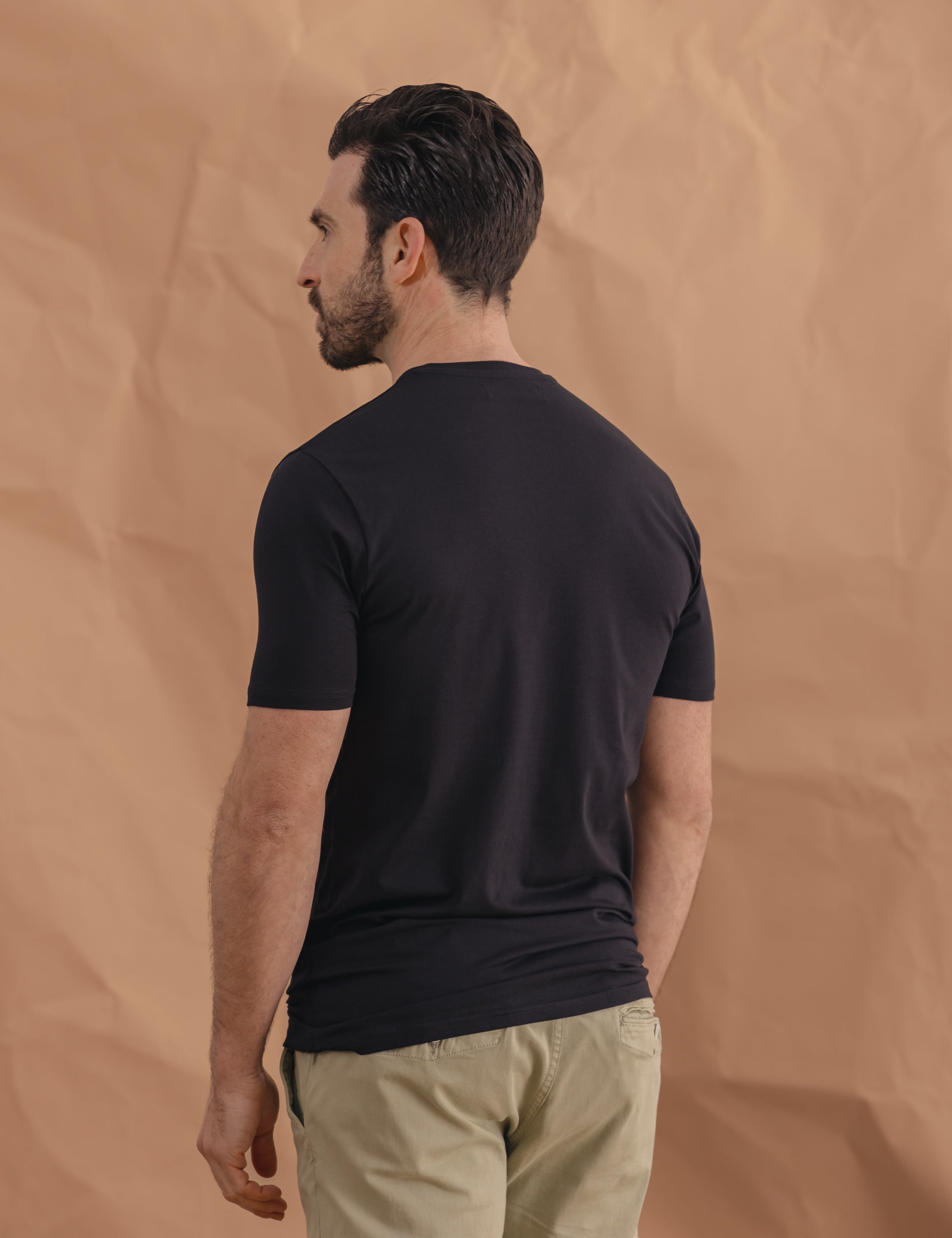 CAMISETA BASICA LICRA NEGRA LOGO