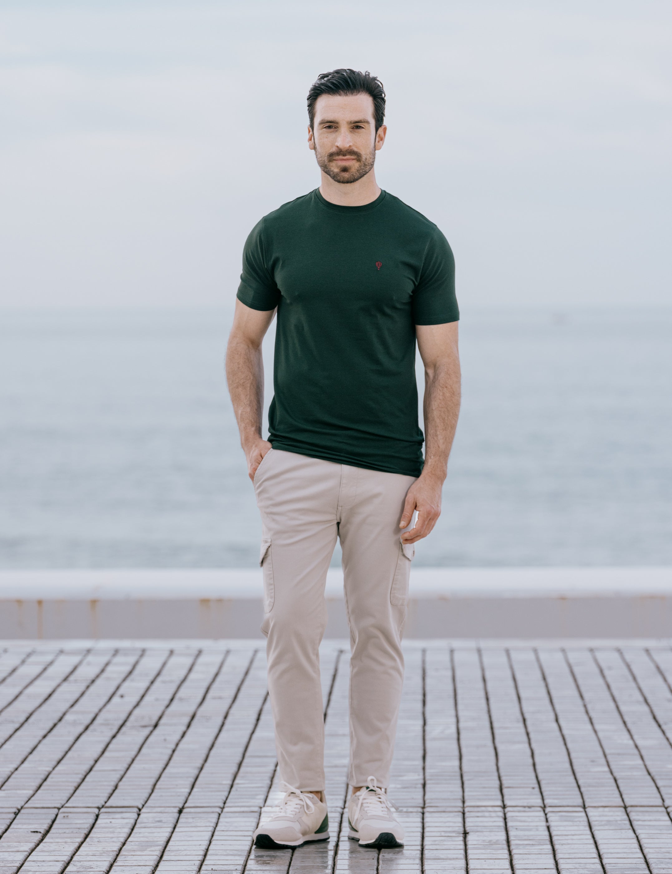 CAMISETA BASICA LICRA VERDE LOGO