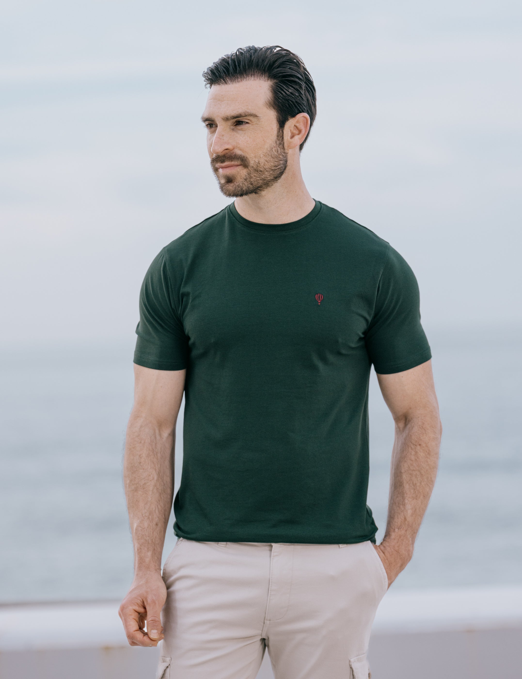 CAMISETA BASICA LICRA VERDE LOGO
