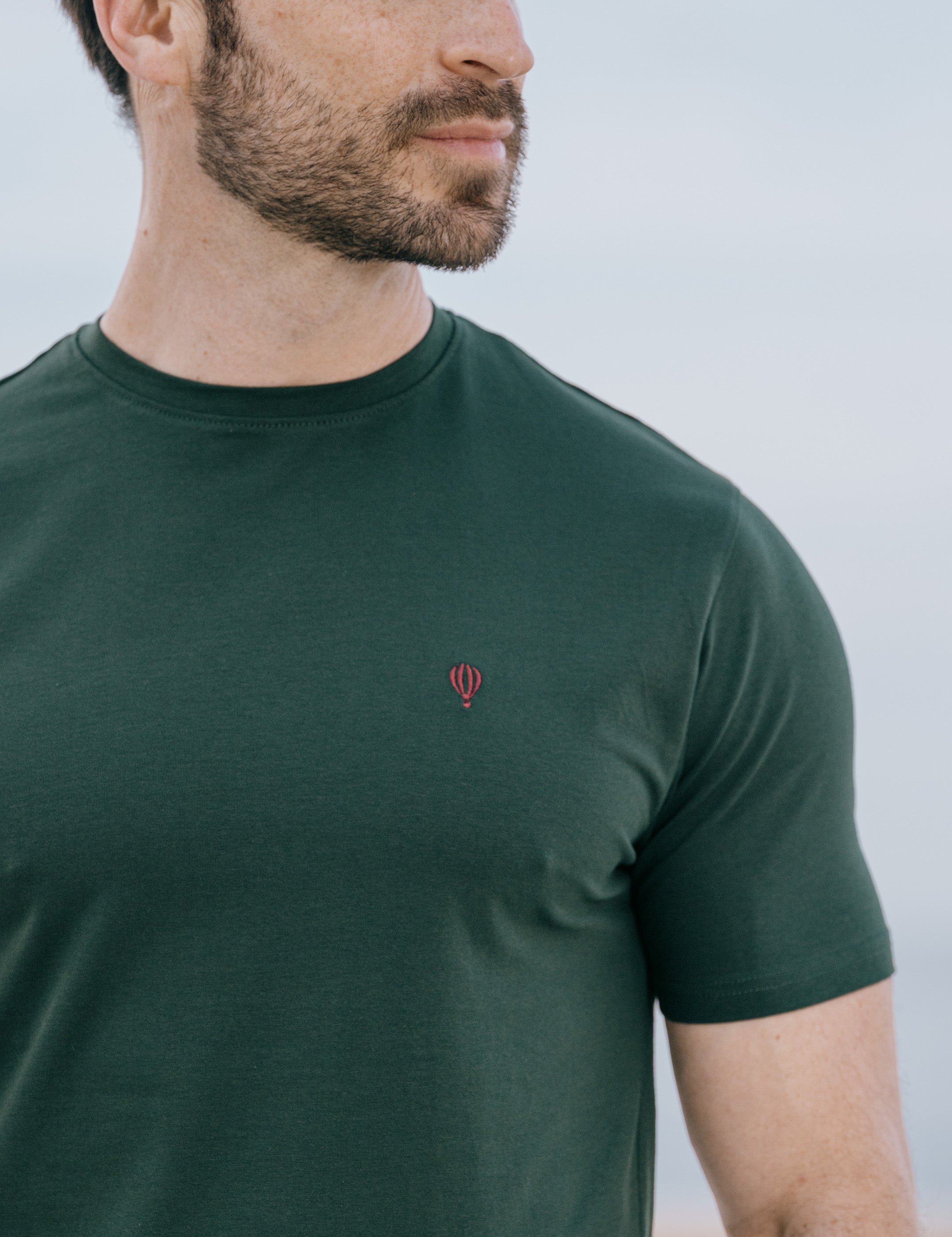 CAMISETA BASICA LICRA VERDE LOGO