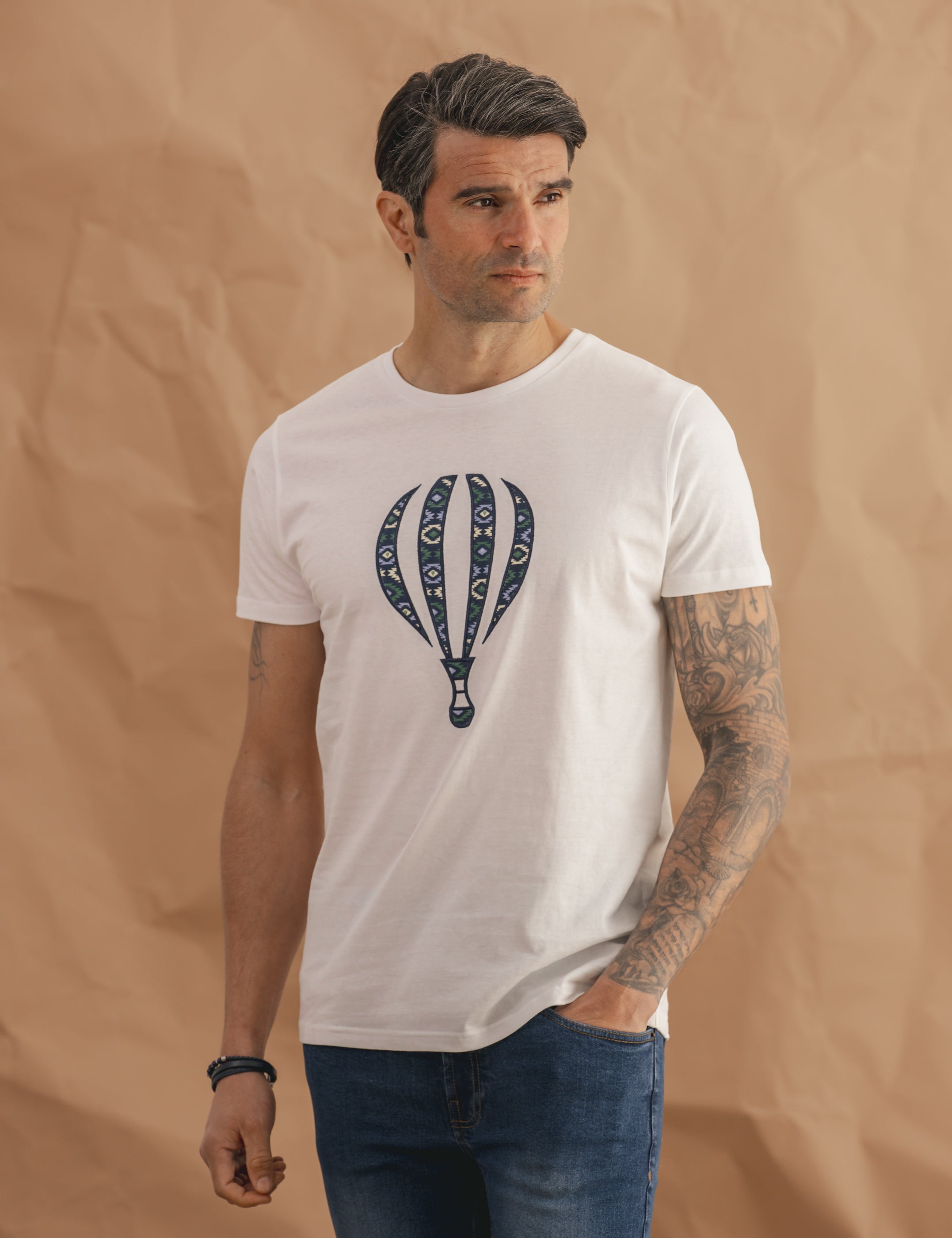 CAMISETA BÁSICA BLANCA BORDADO