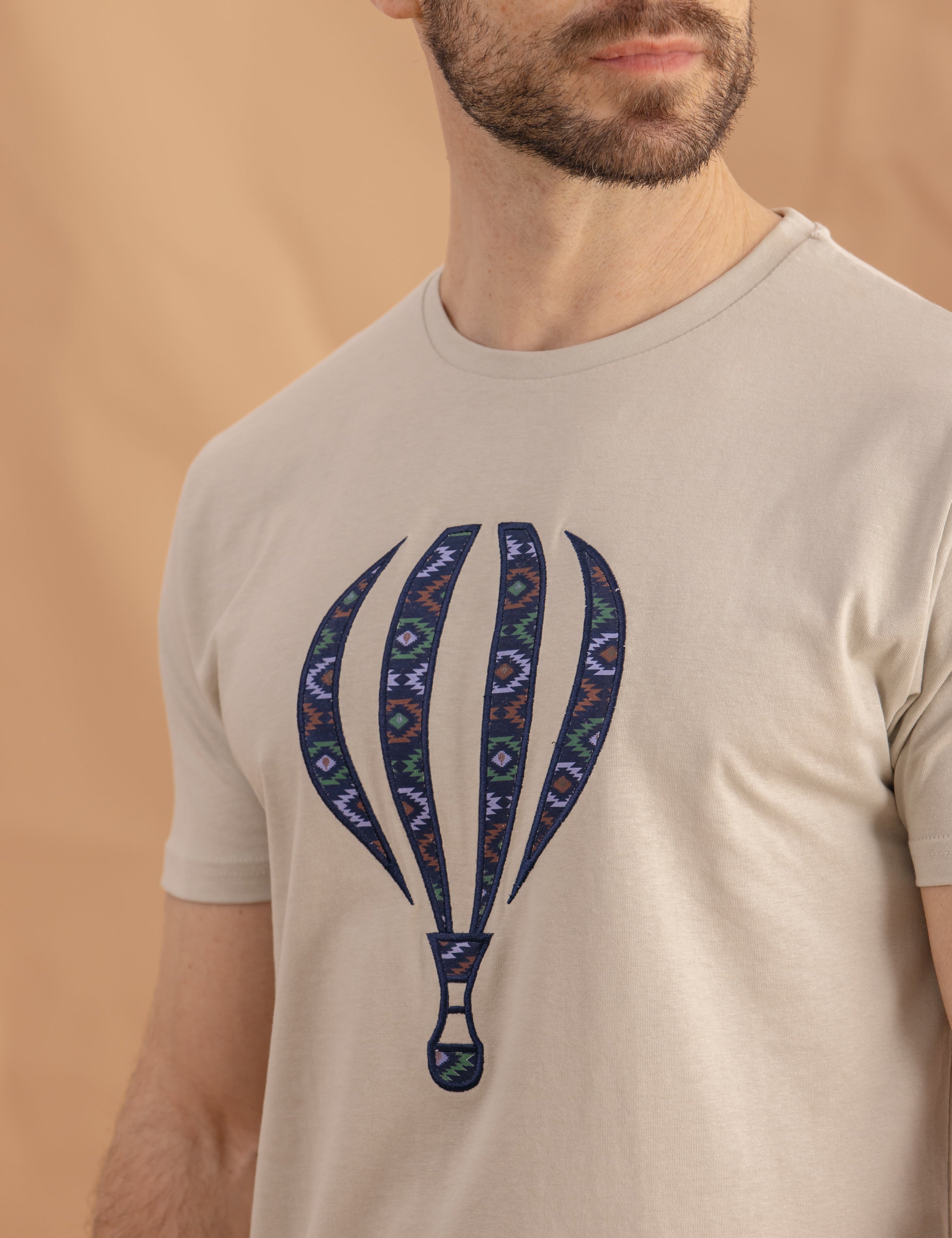 CAMISETA BÁSICA BORDADO