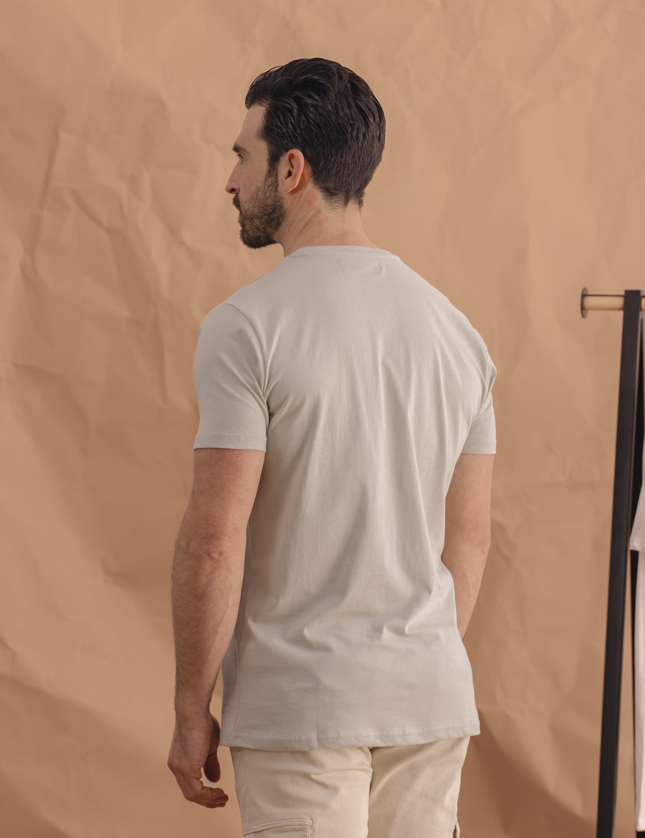 CAMISETA BÁSICA BORDADO