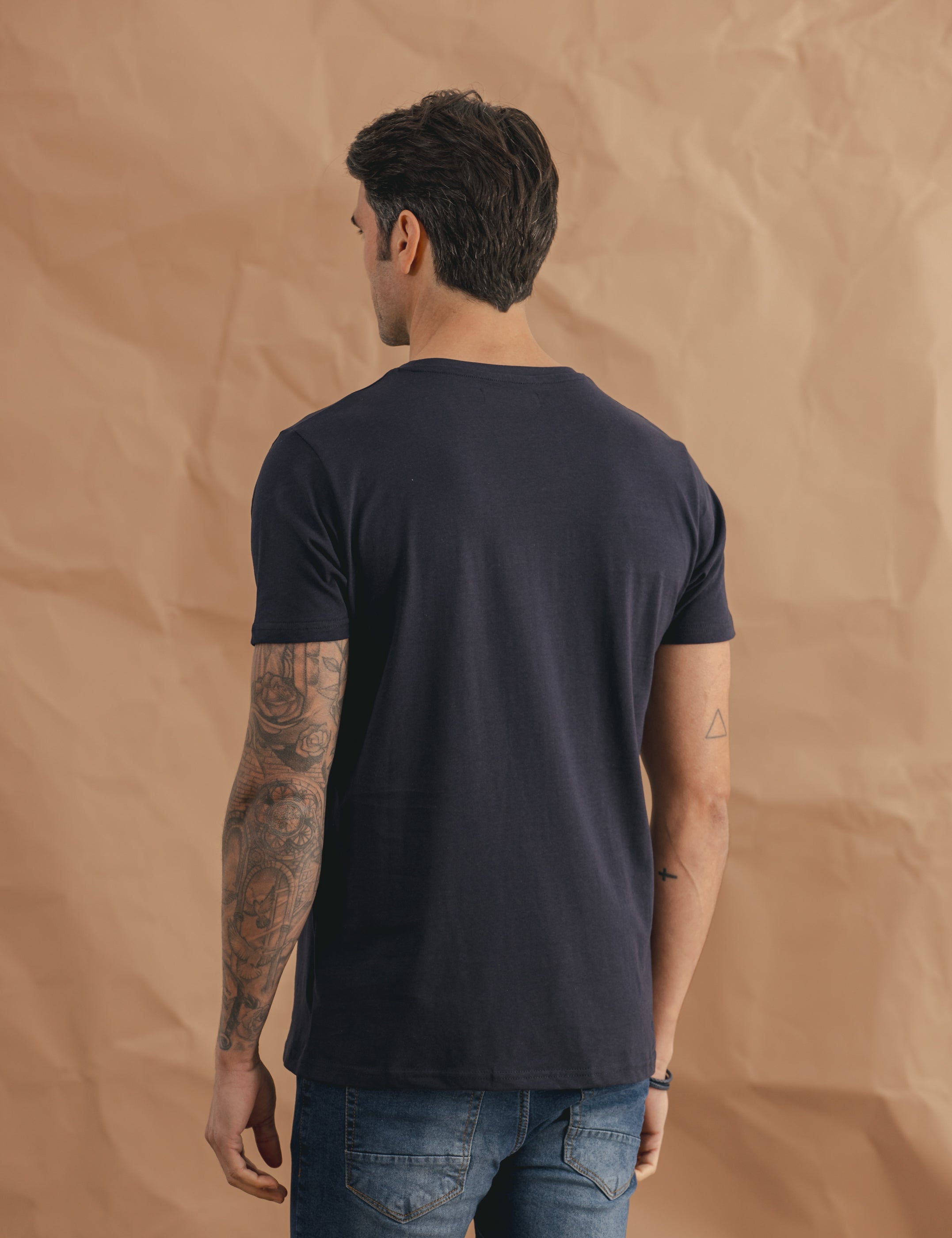 CAMISETA BÁSICA AZUL BORDADO