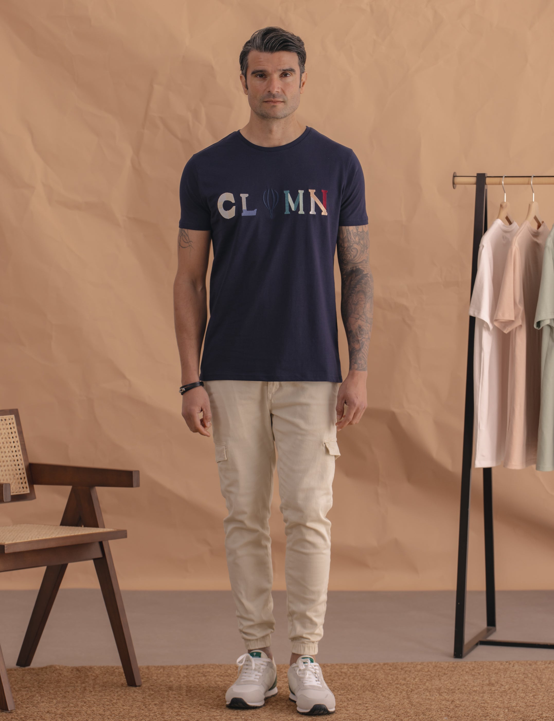 CAMISETA AZUL BORDADO