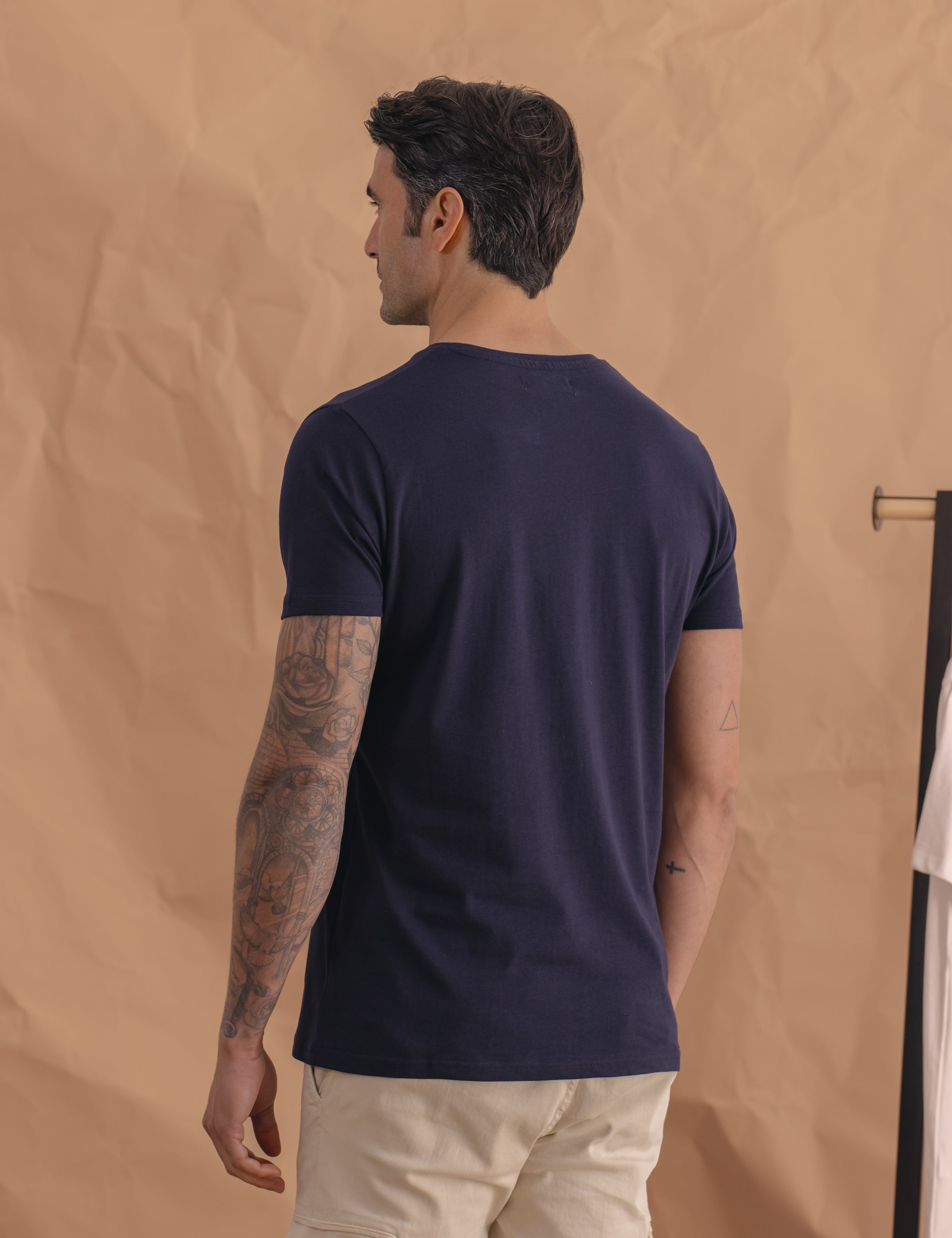 CAMISETA AZUL BORDADO