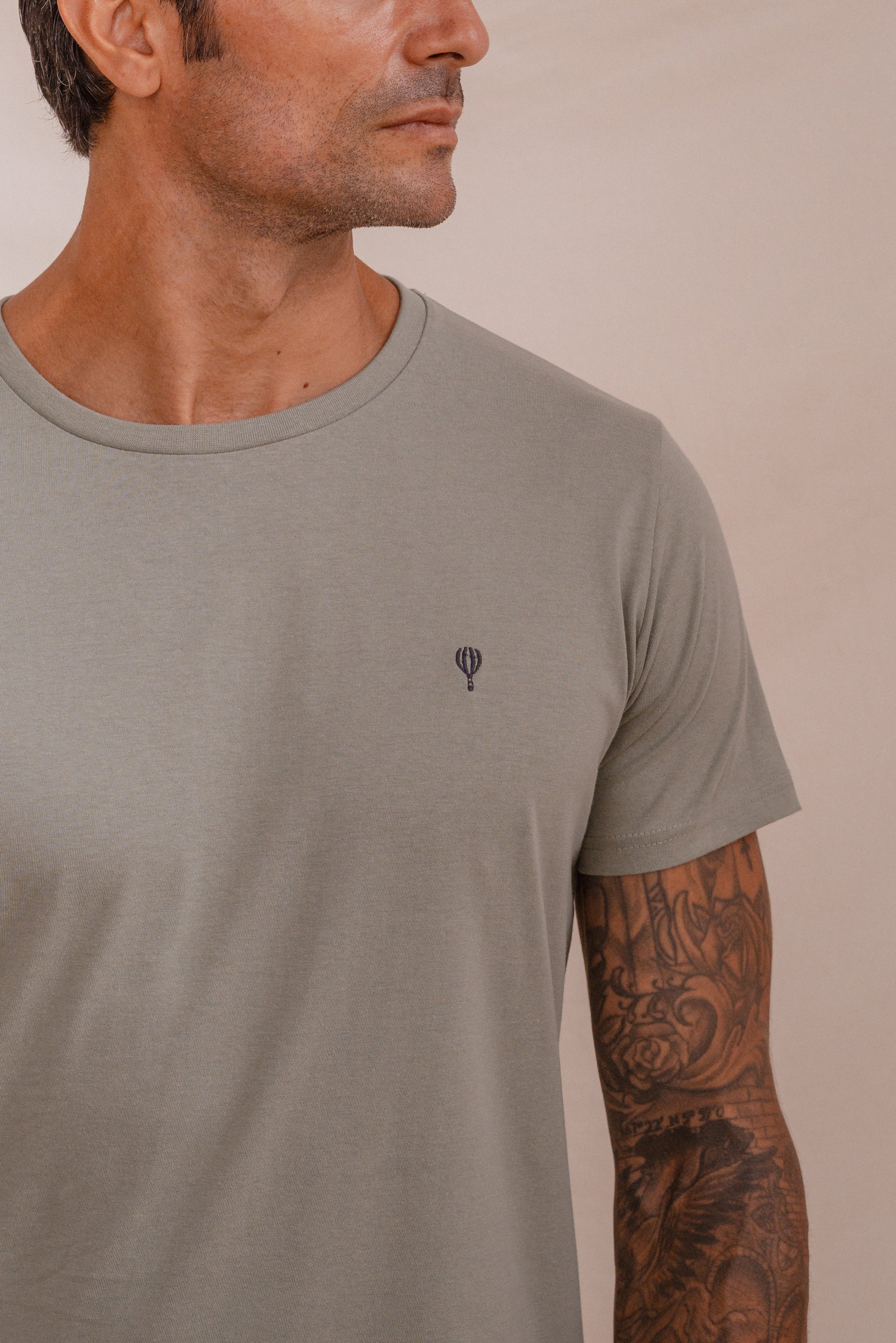 CAMISETA BÁSICA VERDE